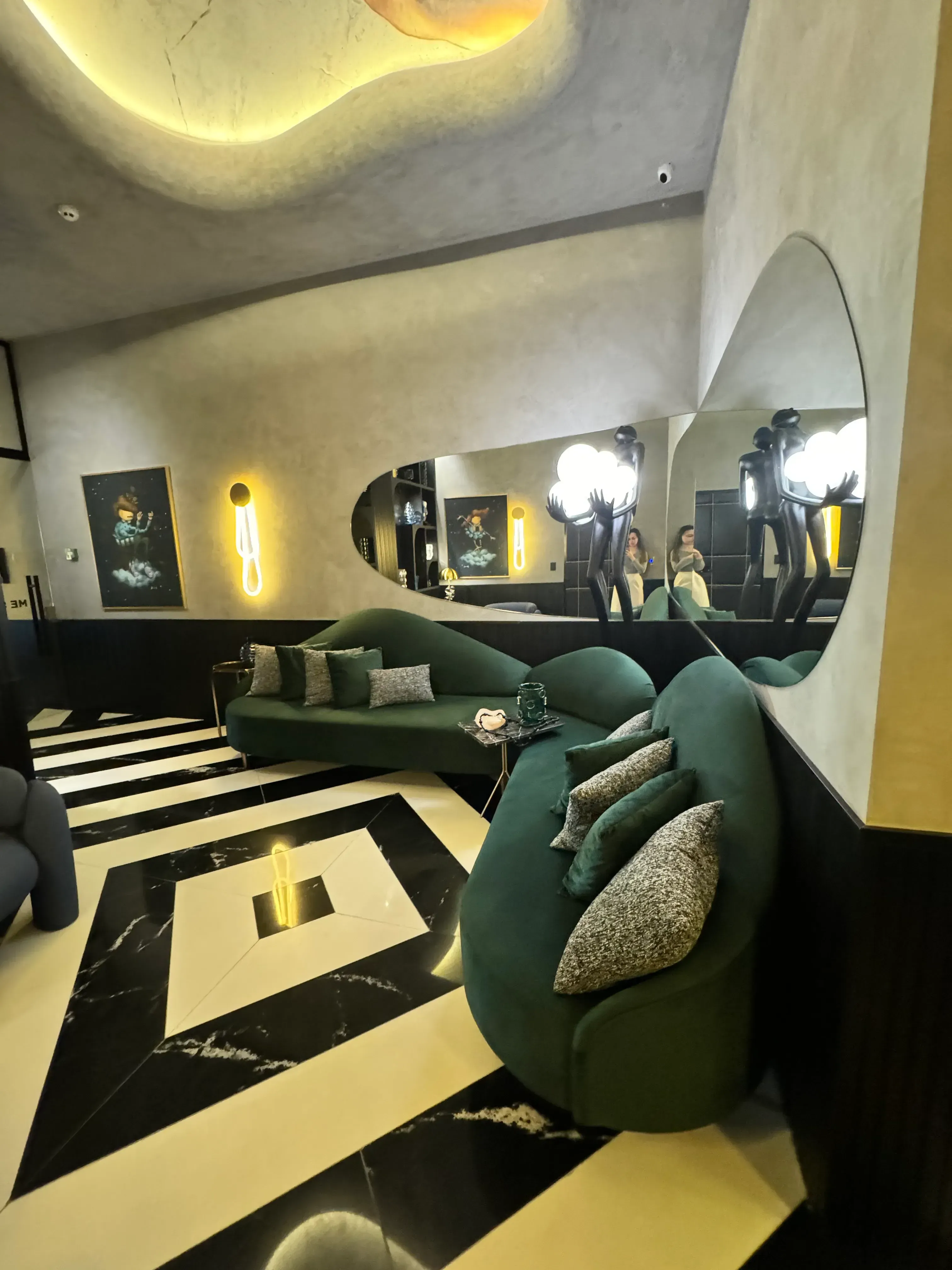 Apartamento com 1 suíte e 1 demi, 2 vagas de garagem no Bairro Fazenda em Itajaí