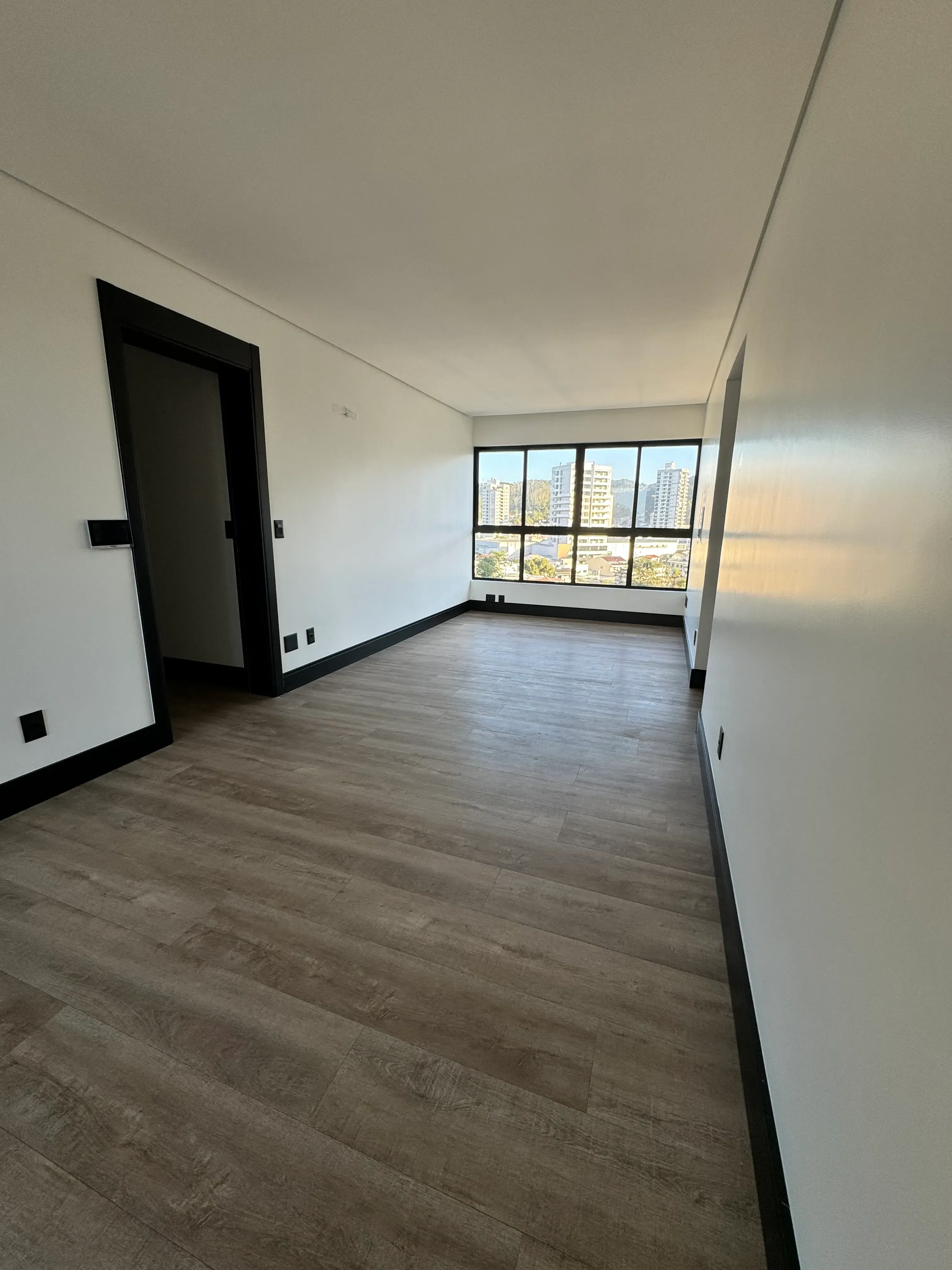 Apartamento com 1 suíte e 1 demi, 2 vagas de garagem no Bairro Fazenda em Itajaí