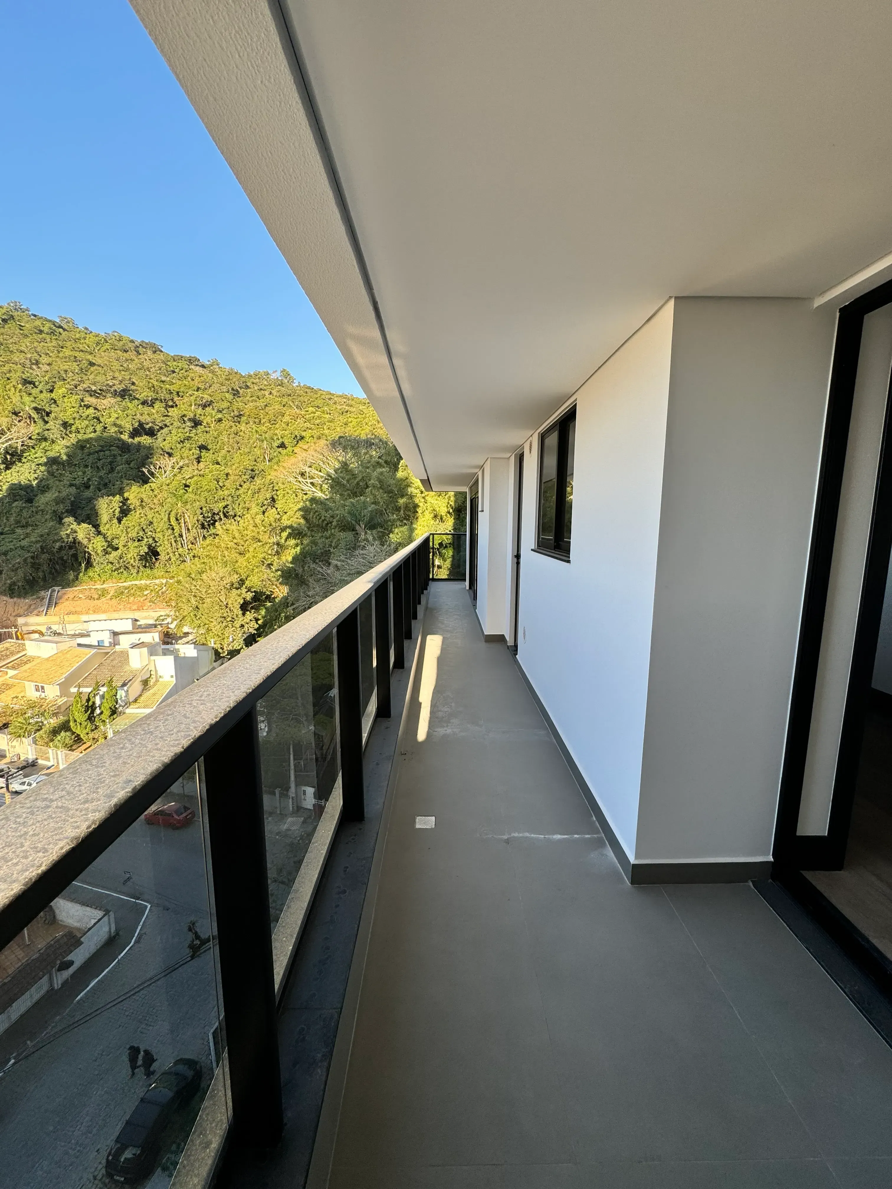 Apartamento com 1 suíte e 1 demi, 2 vagas de garagem no Bairro Fazenda em Itajaí