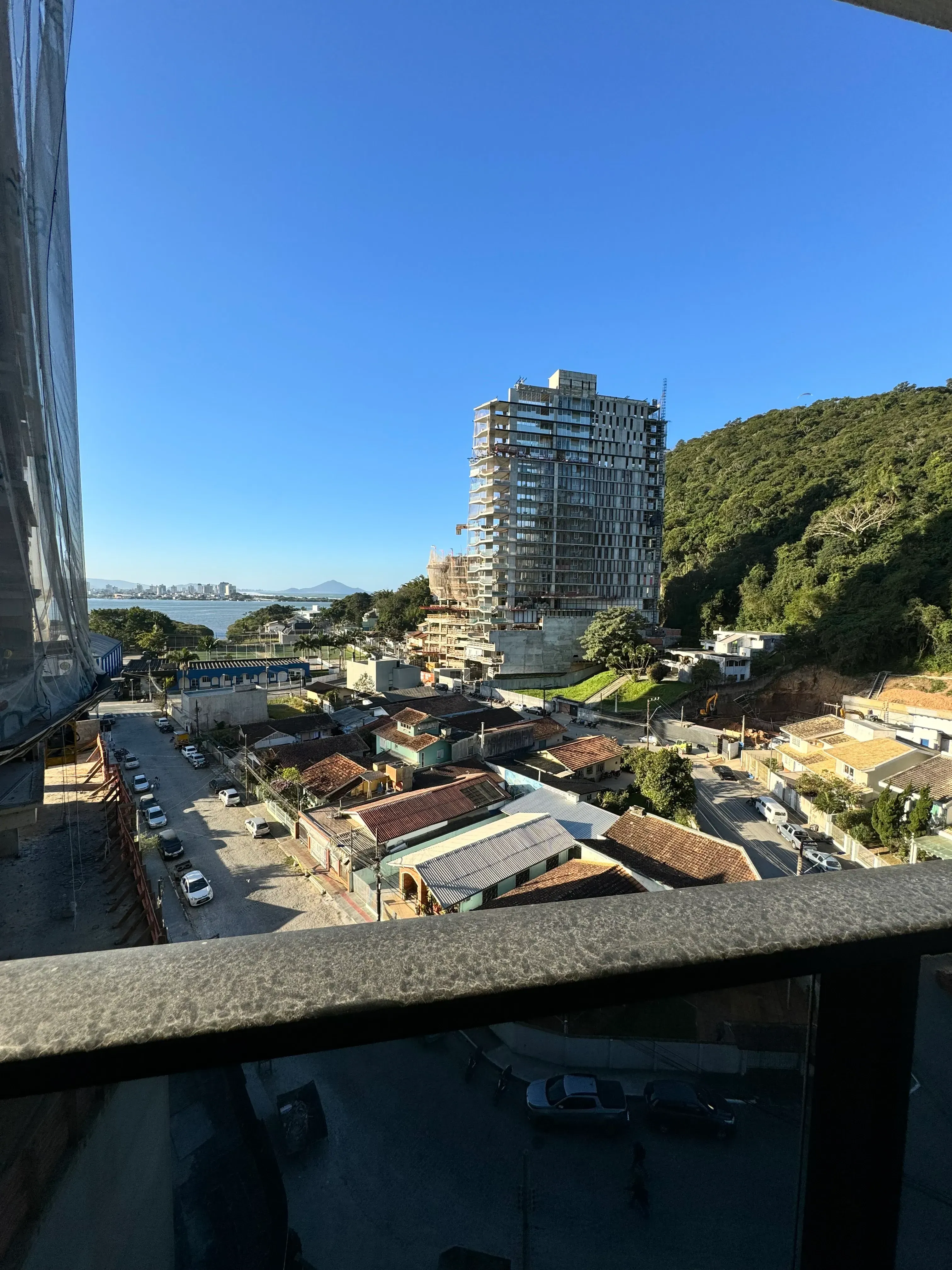 Apartamento com 1 suíte e 1 demi, 2 vagas de garagem no Bairro Fazenda em Itajaí