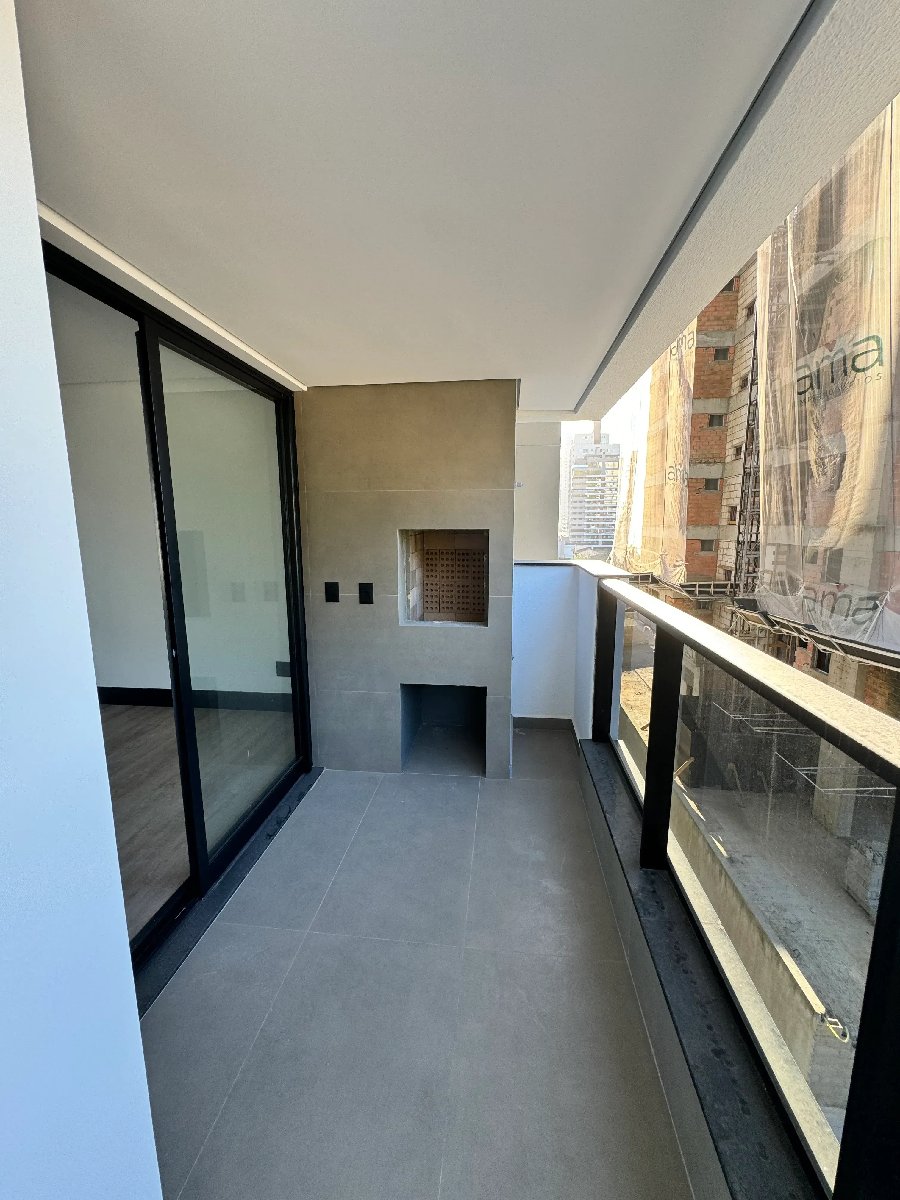 Apartamento com 1 suíte e 1 demi, 2 vagas de garagem no Bairro Fazenda em Itajaí