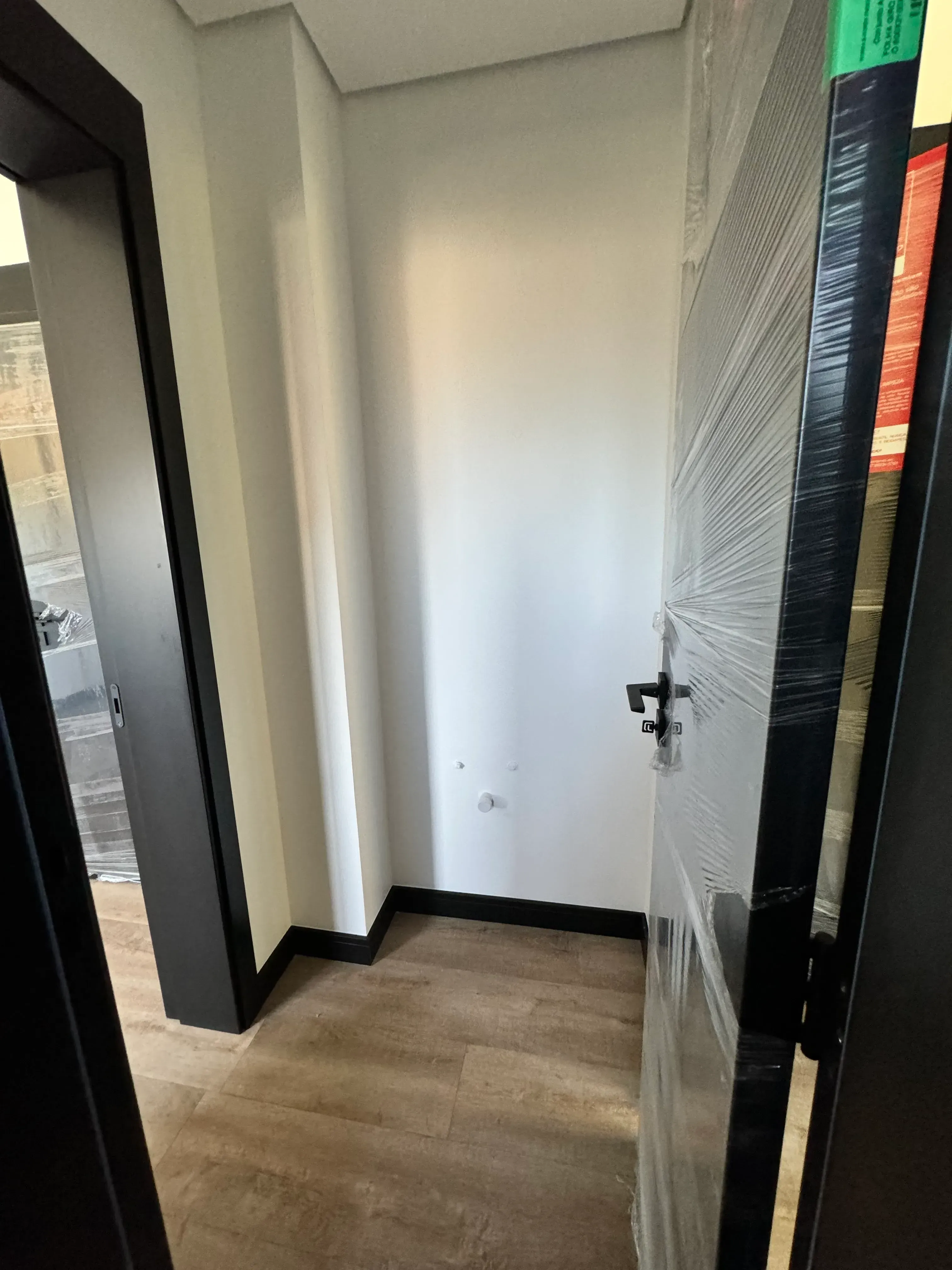 Apartamento com 1 suíte e 1 demi, 2 vagas de garagem no Bairro Fazenda em Itajaí