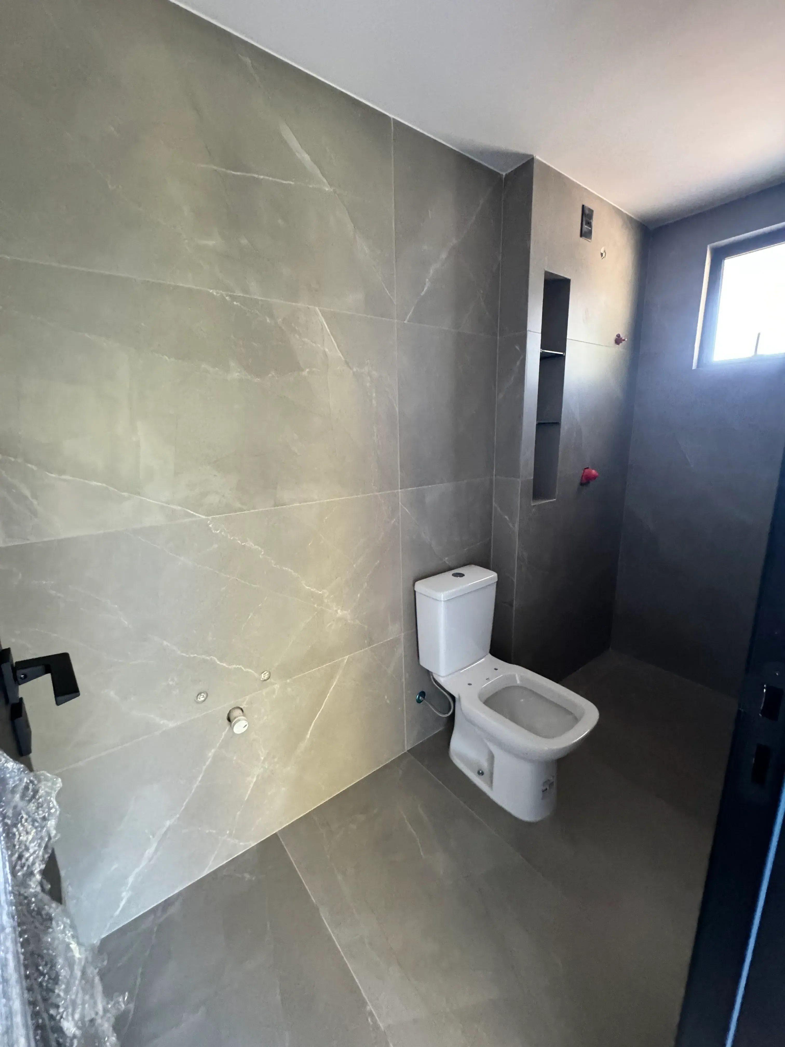 Apartamento com 1 suíte e 1 demi, 2 vagas de garagem no Bairro Fazenda em Itajaí