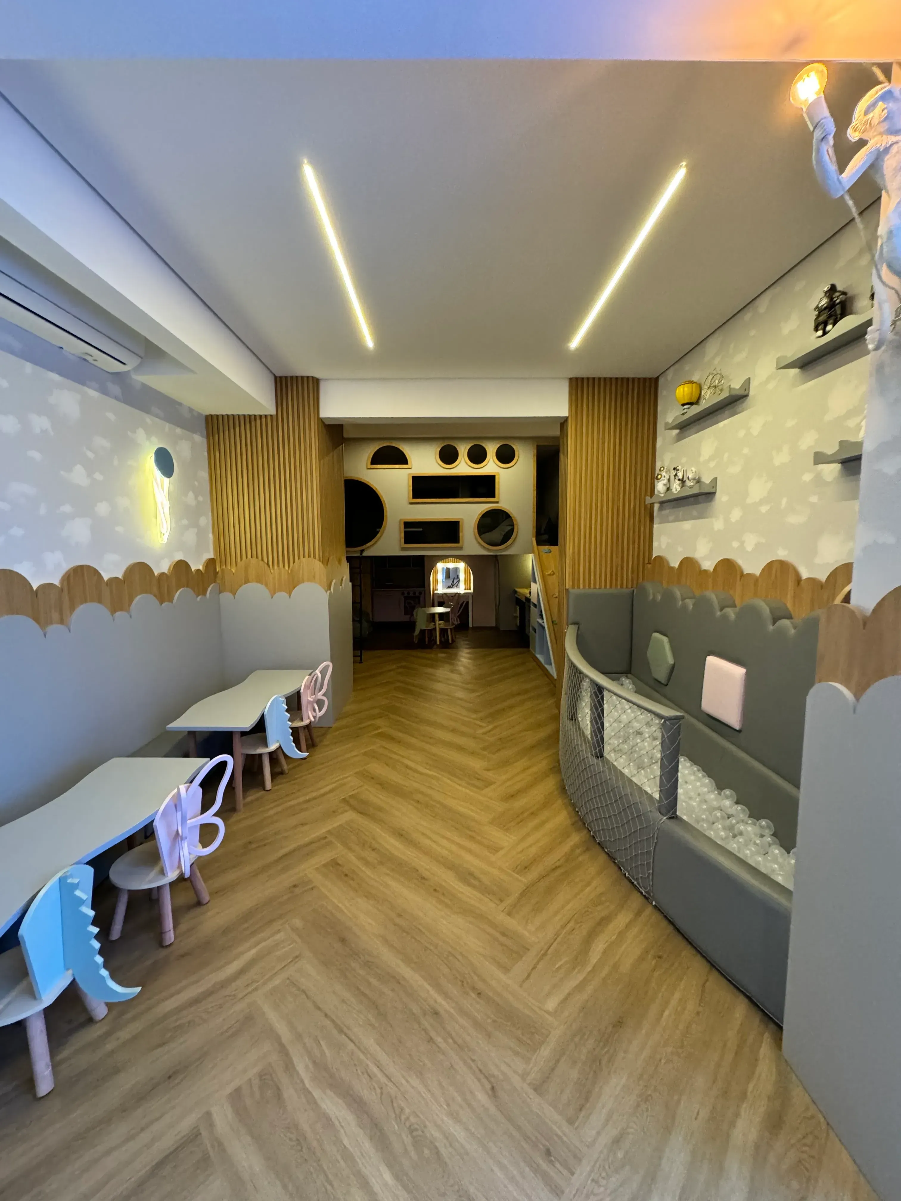 Apartamento com 1 suíte e 1 demi, 2 vagas de garagem no Bairro Fazenda em Itajaí