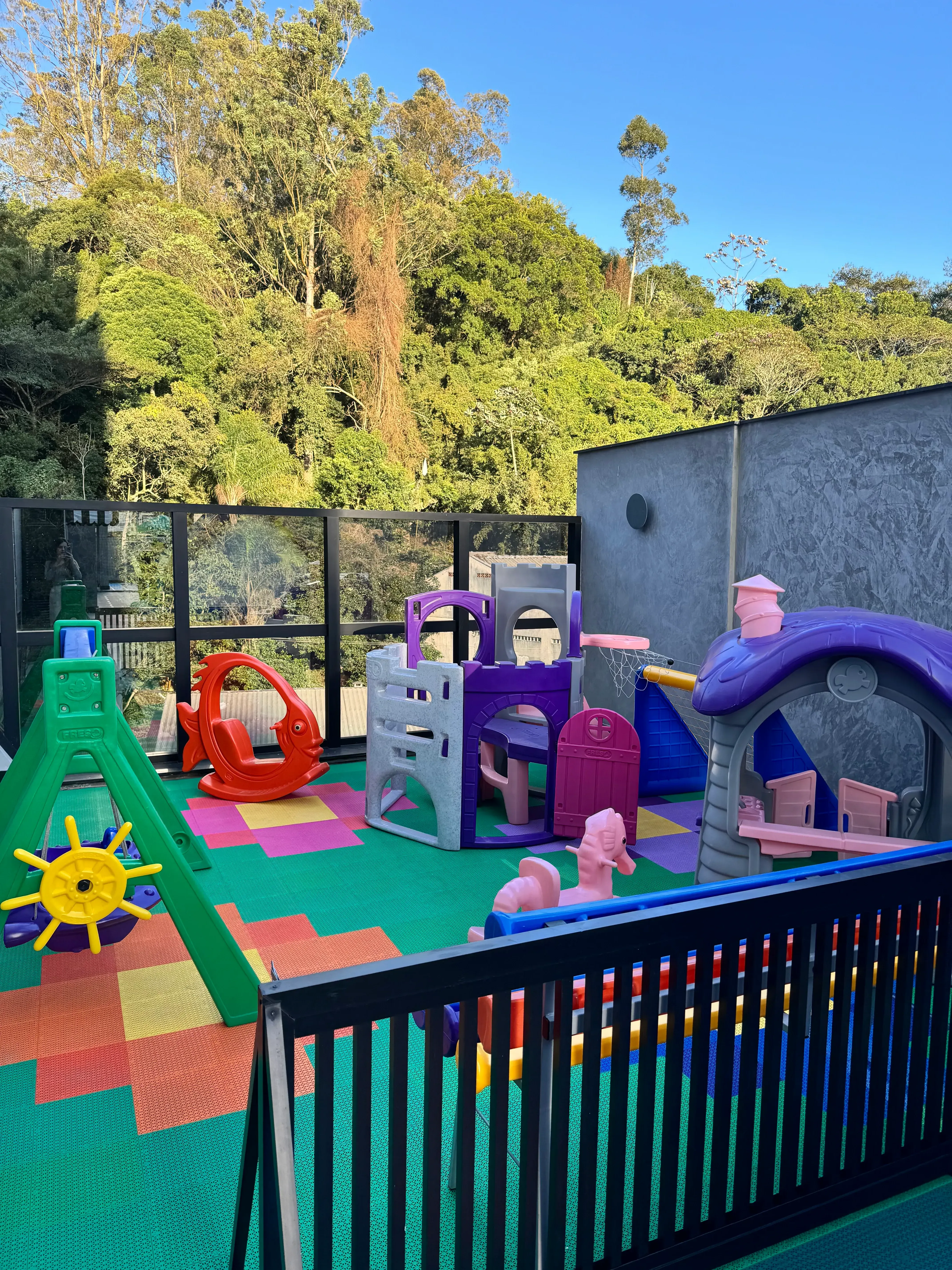 Apartamento com 1 suíte e 1 demi, 2 vagas de garagem no Bairro Fazenda em Itajaí