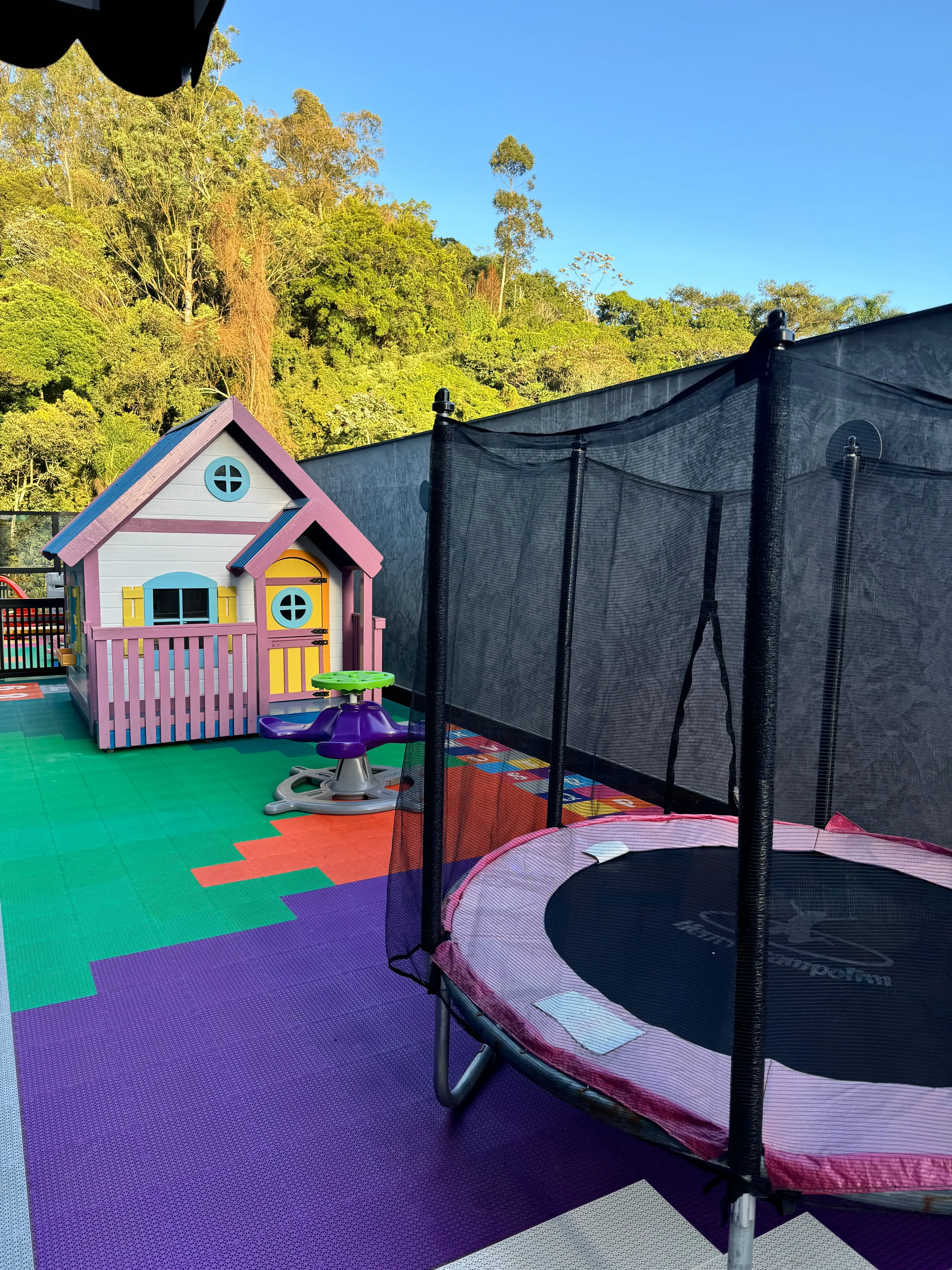 Apartamento com 1 suíte e 1 demi, 2 vagas de garagem no Bairro Fazenda em Itajaí