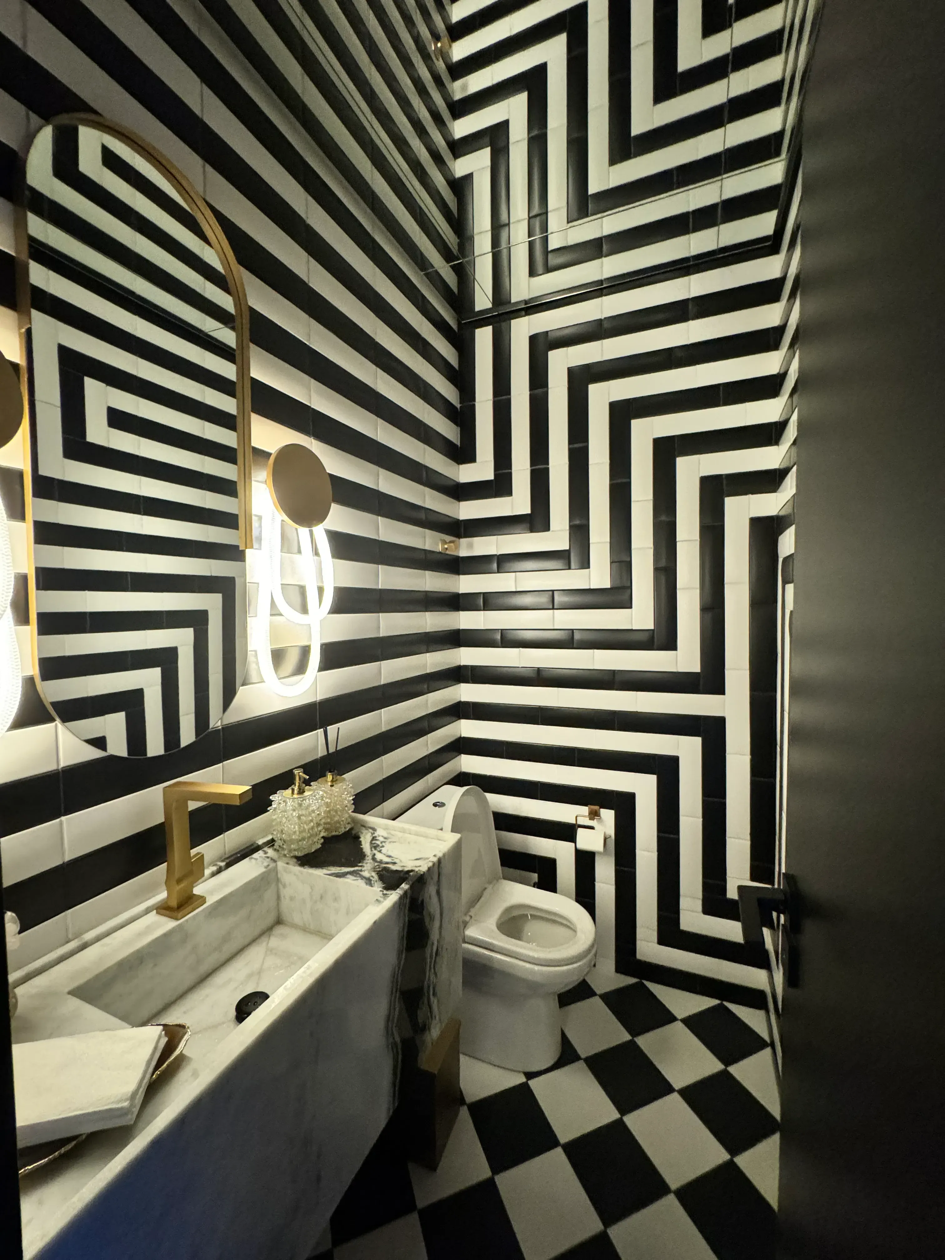 Apartamento com 1 suíte e 1 demi, 2 vagas de garagem no Bairro Fazenda em Itajaí