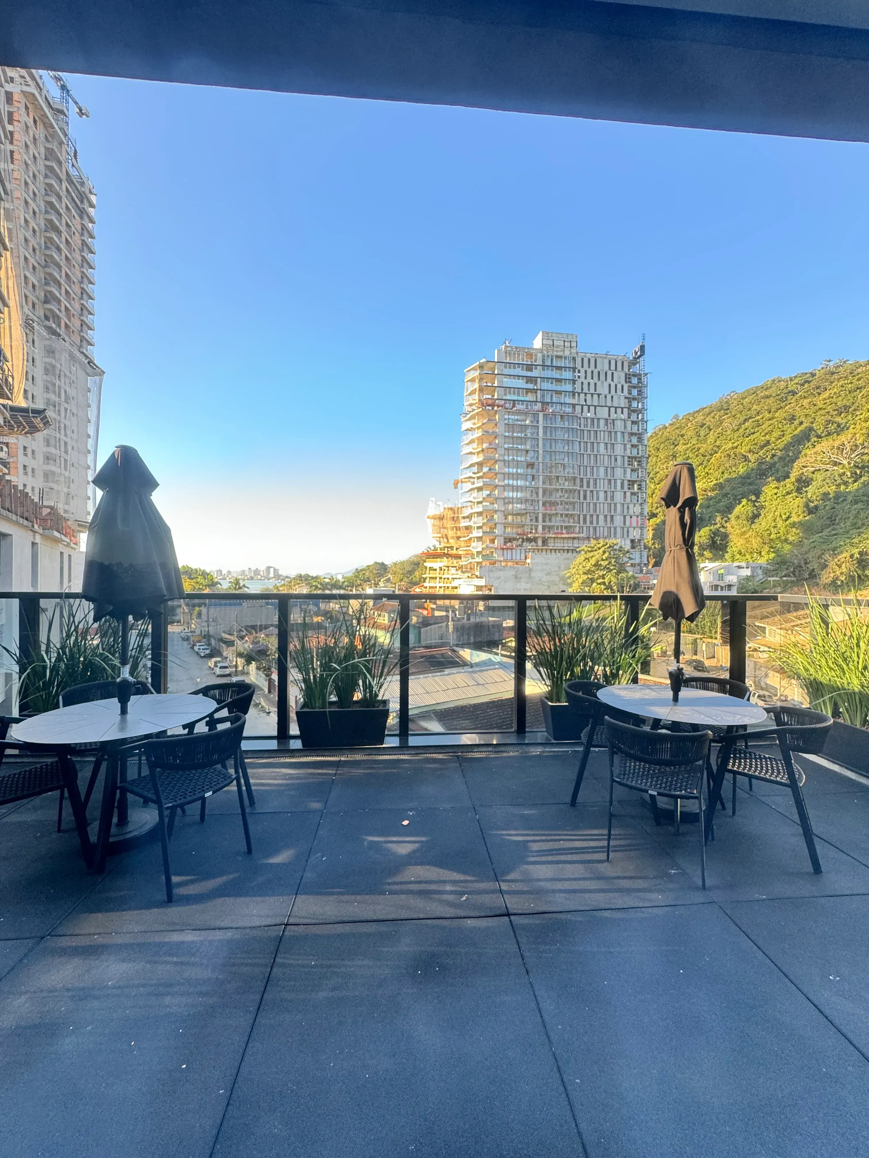 Apartamento com 1 suíte e 1 demi, 2 vagas de garagem no Bairro Fazenda em Itajaí