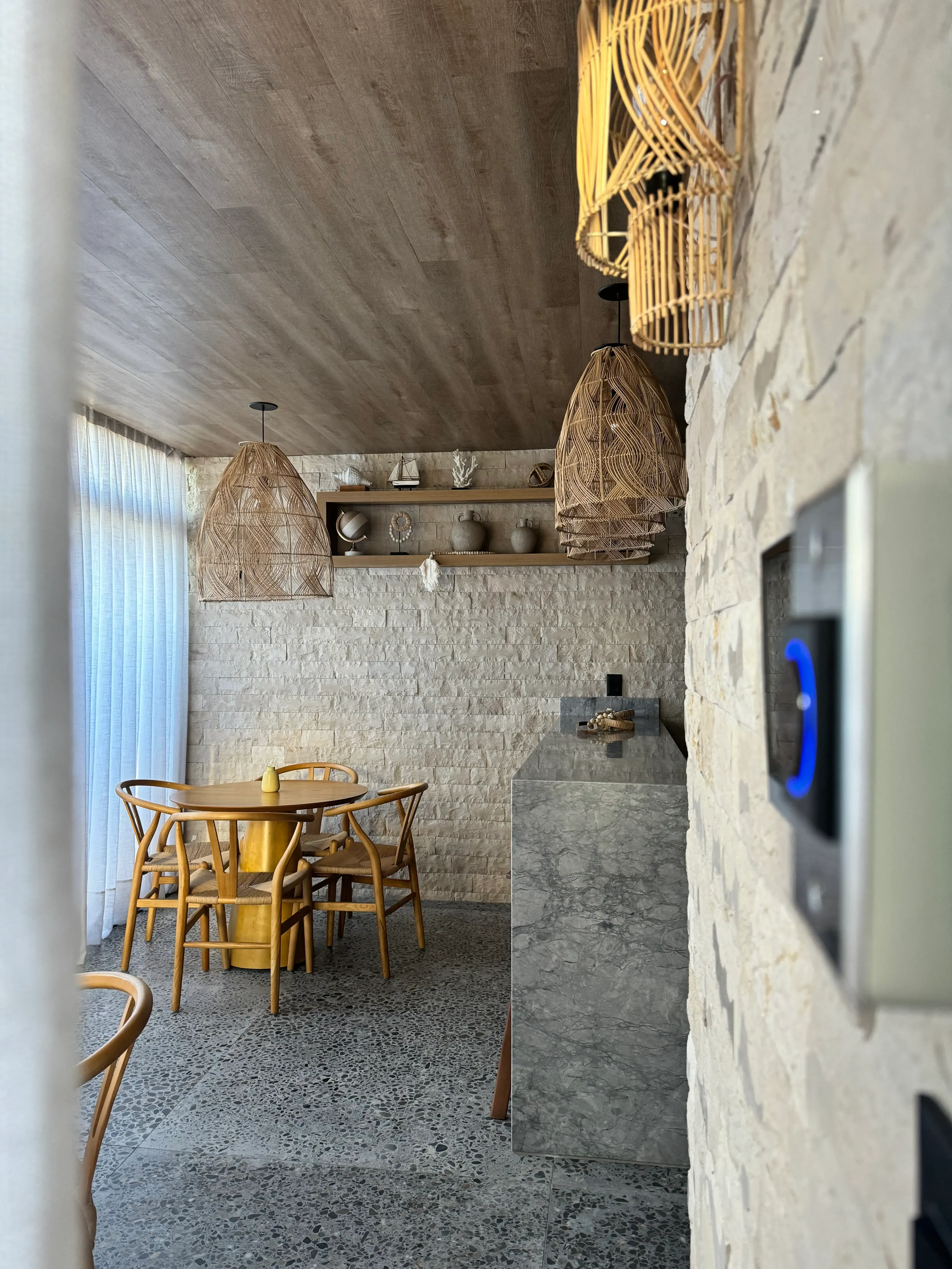 Apartamento com 1 suíte e 1 demi, 2 vagas de garagem no Bairro Fazenda em Itajaí