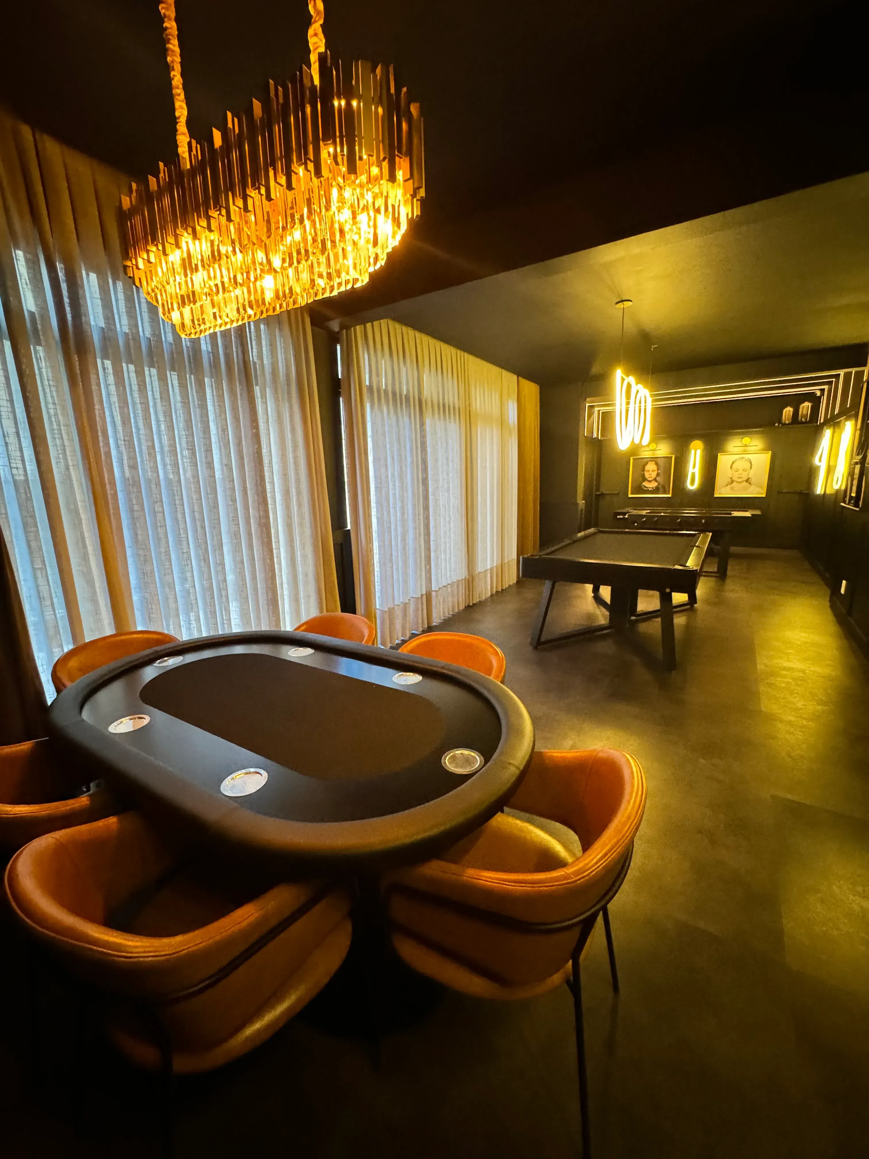 Apartamento com 1 suíte e 1 demi, 2 vagas de garagem no Bairro Fazenda em Itajaí