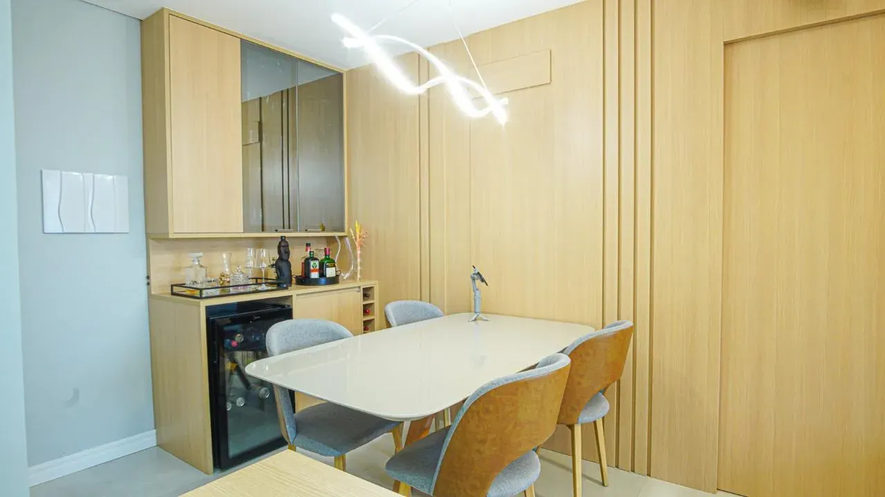 Apartamento com 3 dormitórios sendo 1 suíte e 2 vagas de garagem no Bairro São João em Itajaí