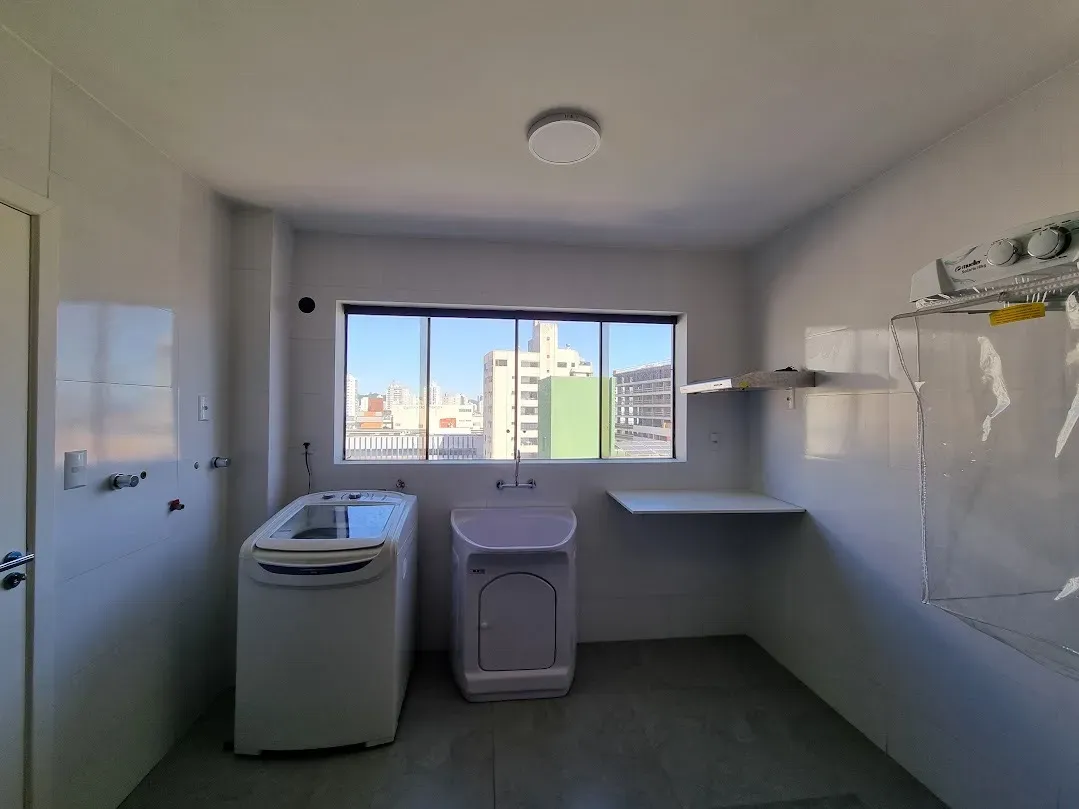 Apartamento com 4 dormitórios sendo 1 suíte e 1 vaga no Centro de Itajaí