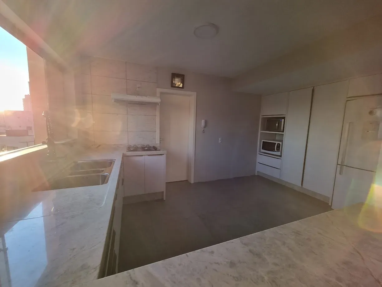 Apartamento com 4 dormitórios sendo 1 suíte e 1 vaga no Centro de Itajaí