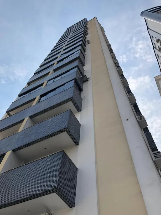 Apartamento com 110m², 2 dormitórios, 1 suíte, 1 vaga, no bairro Centro em Balneário Camboriú para Comprar