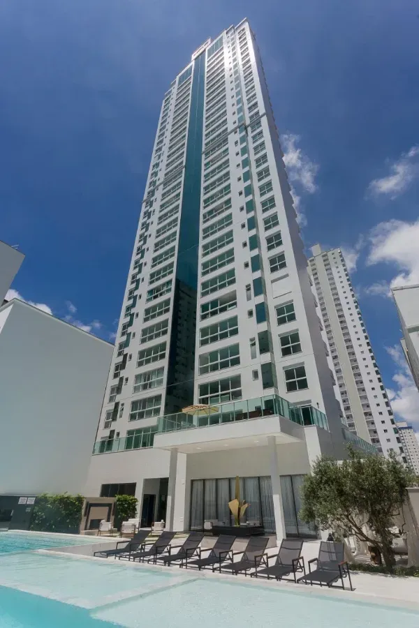 Apartamento com 340m², 3 dormitórios, 3 suítes, 3 vagas, no bairro Centro em Balneário Camboriú para Comprar