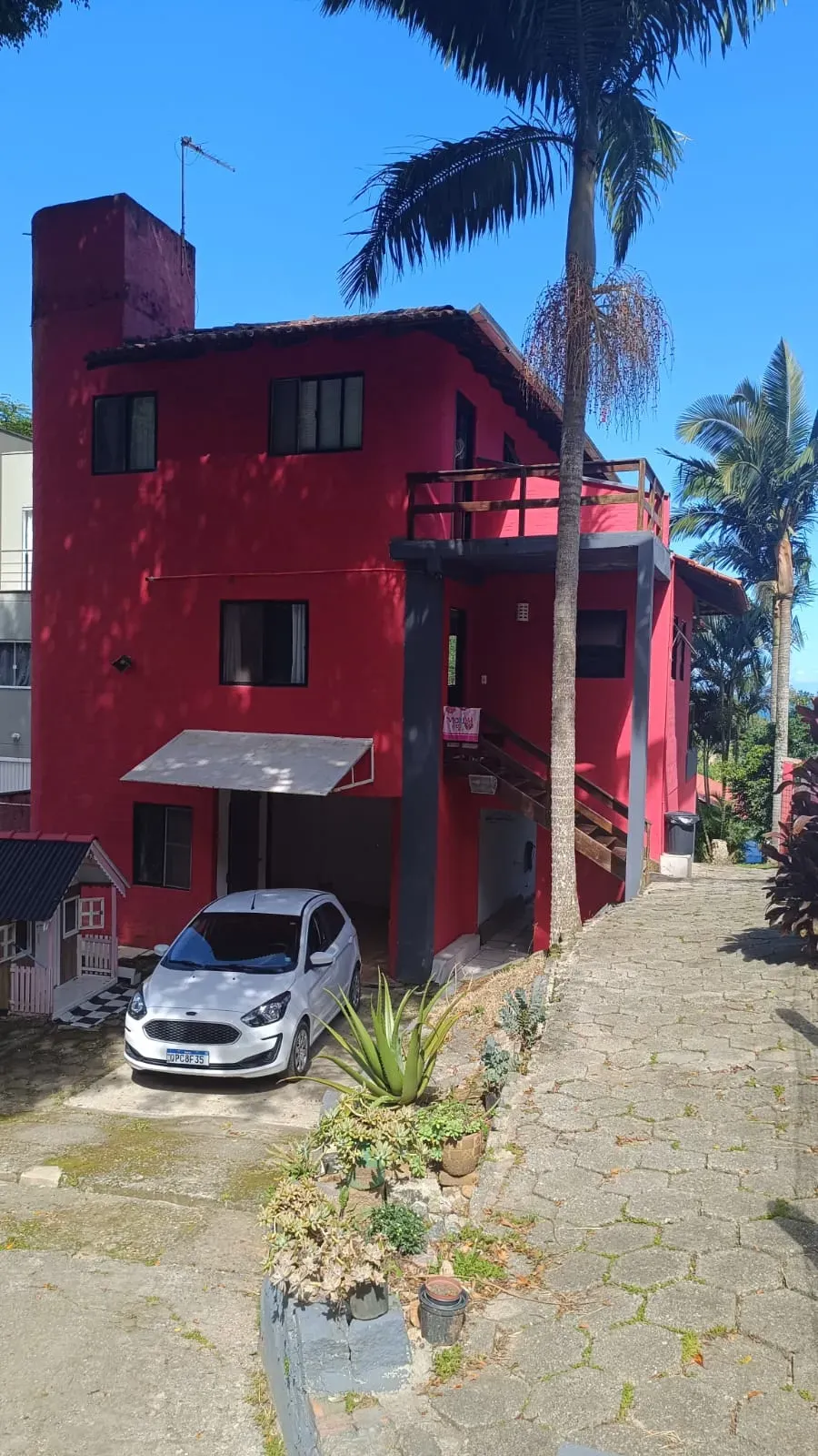 Casa com 250m², 3 dormitórios, 1 suíte, no bairro Praia do Estaleirinho em Balneário Camboriú para Comprar