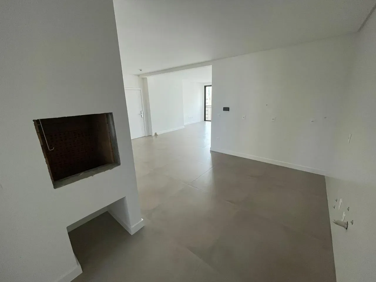 Apartamento com 23m², 4 dormitórios, 2 suítes, 3 vagas, no bairro Centro em Balneário Camboriú para Comprar