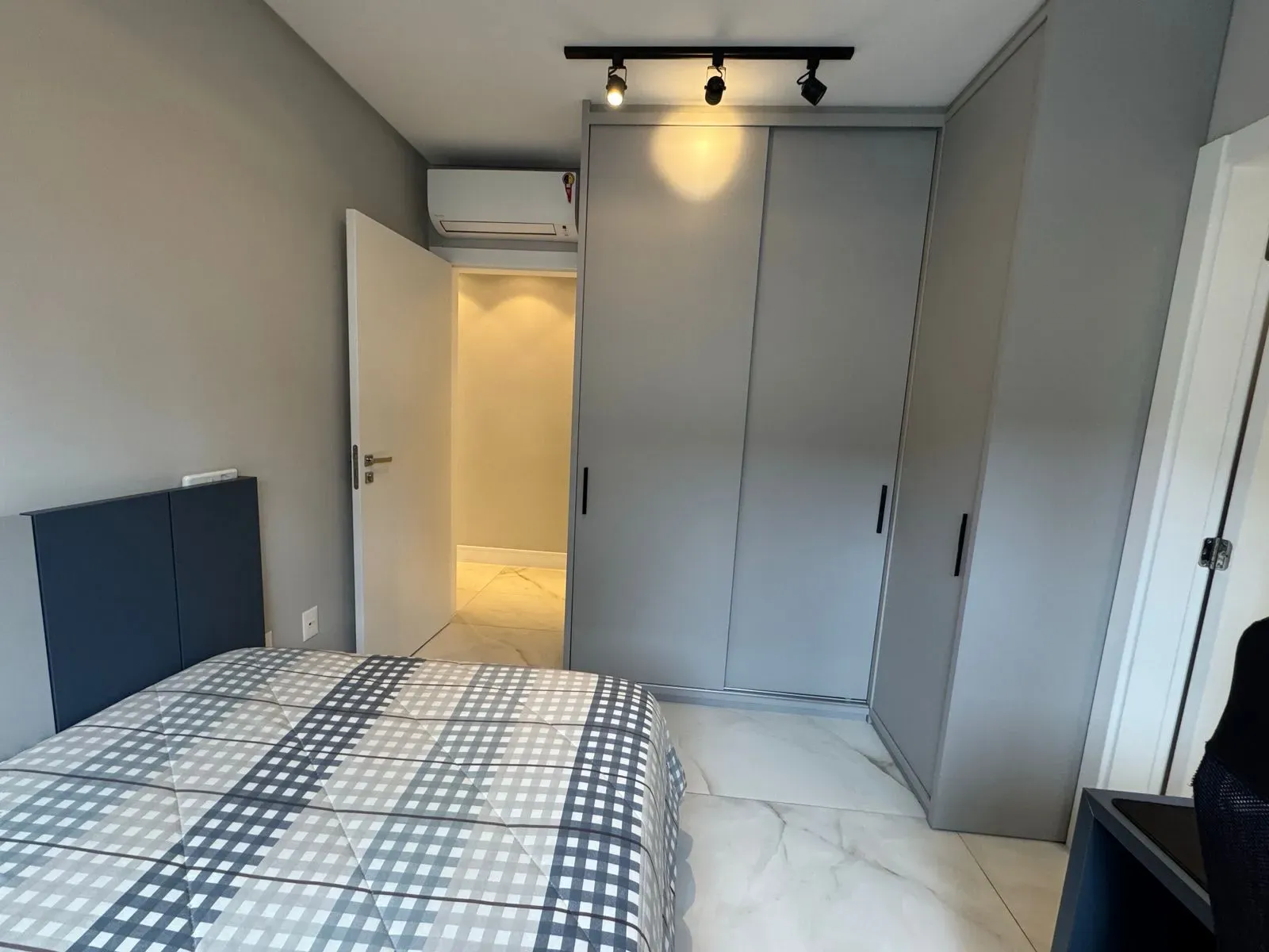 Apartamento, 3 dormitórios, 3 suítes, 2 vagas, no bairro Centro em Balneário Camboriú para Comprar