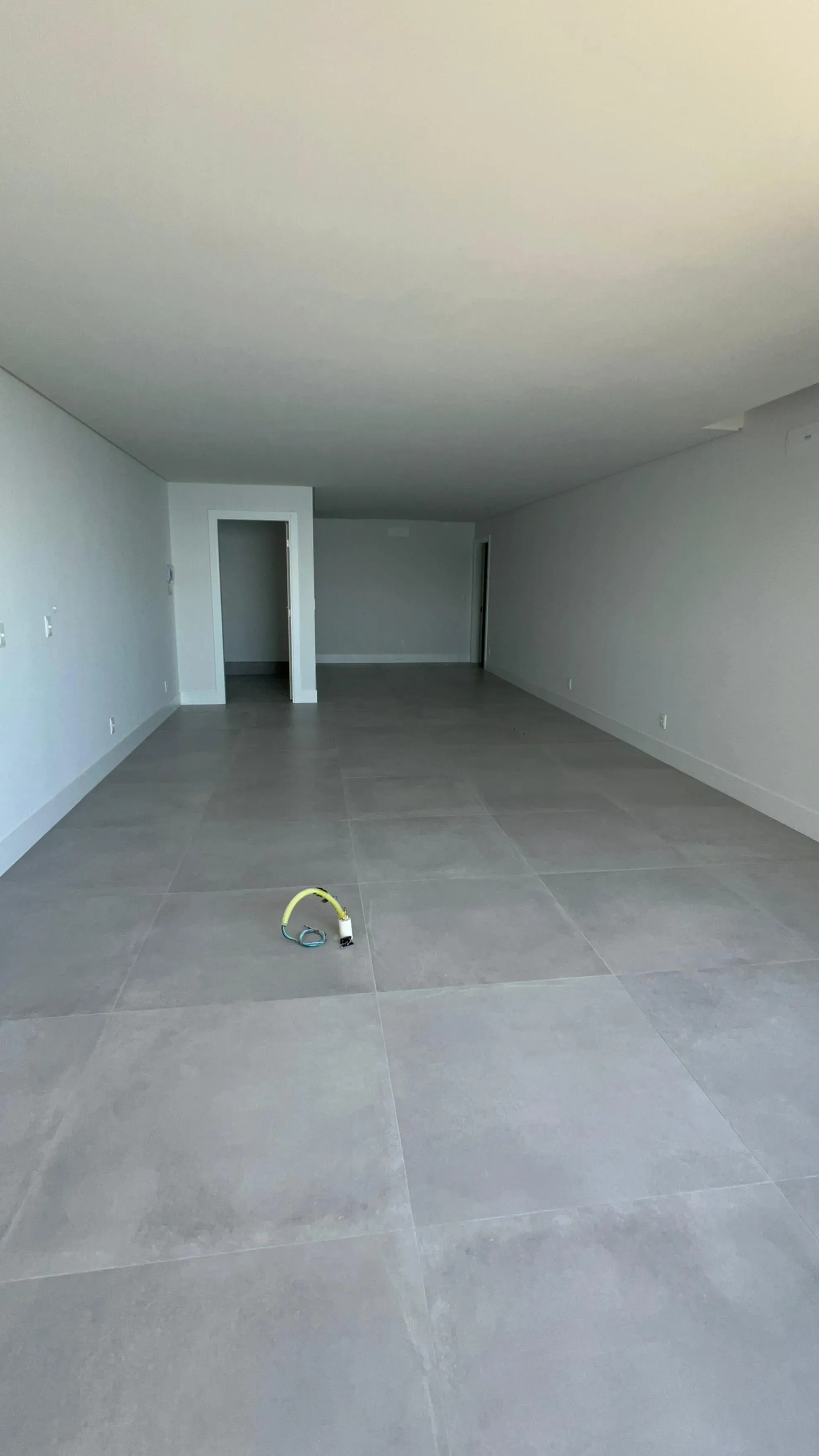 Apartamento com 3 dormitórios sendo 3 suítes e 2 vagas de garagem em Porto Belo/SC