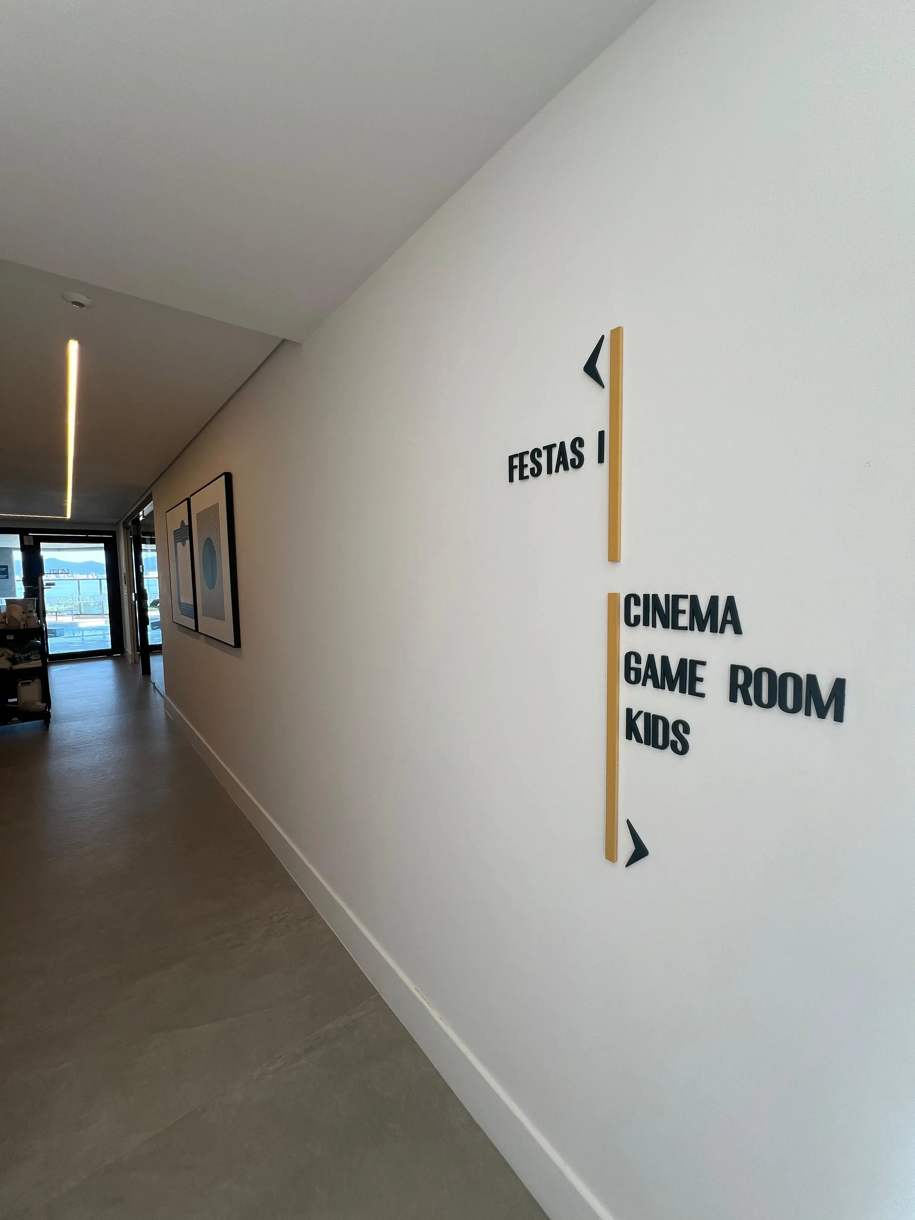 Apartamento com 3 dormitórios sendo 3 suítes e 2 vagas de garagem em Porto Belo/SC