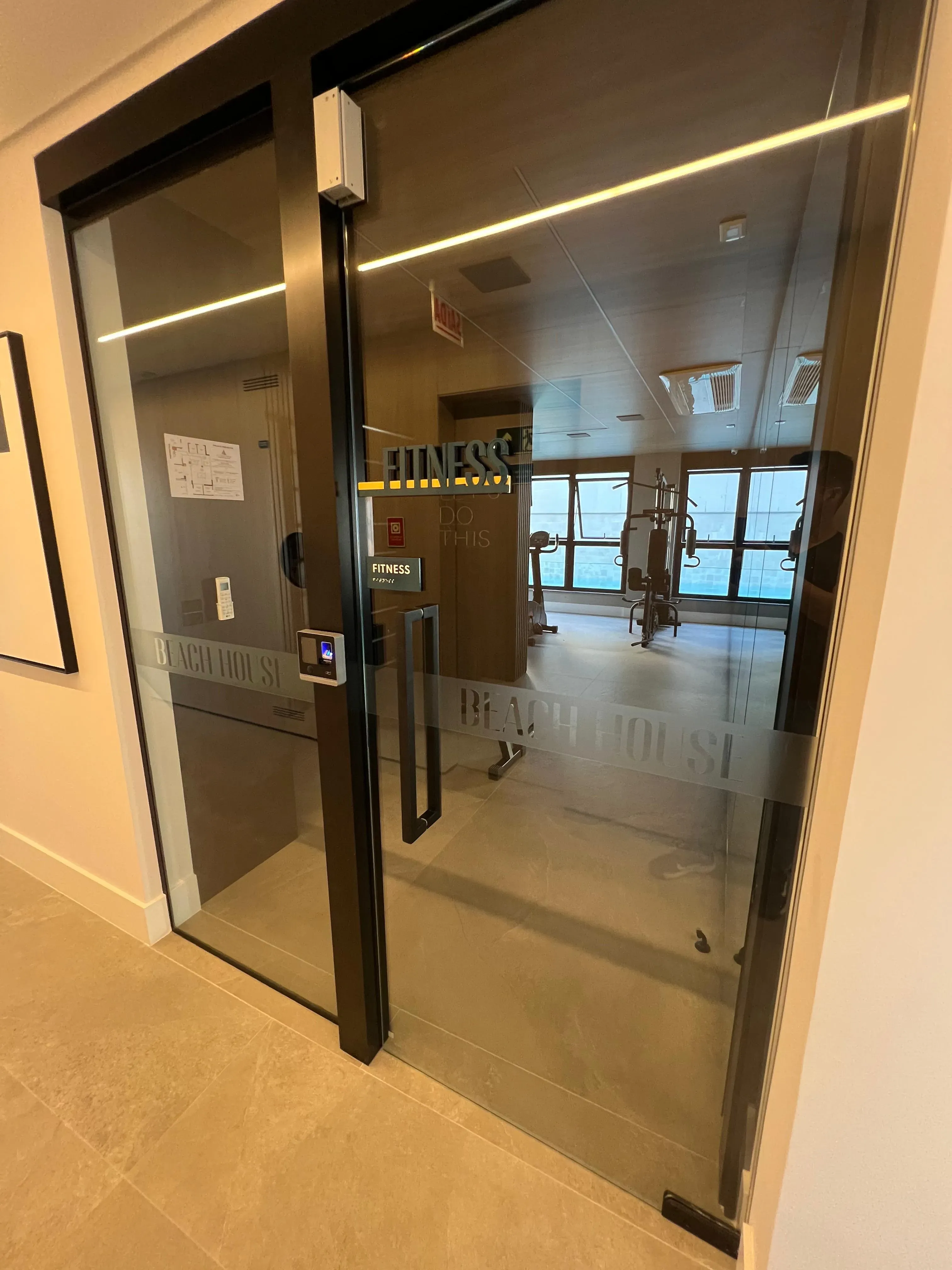 Apartamento com 3 dormitórios sendo 3 suítes e 2 vagas de garagem em Porto Belo/SC