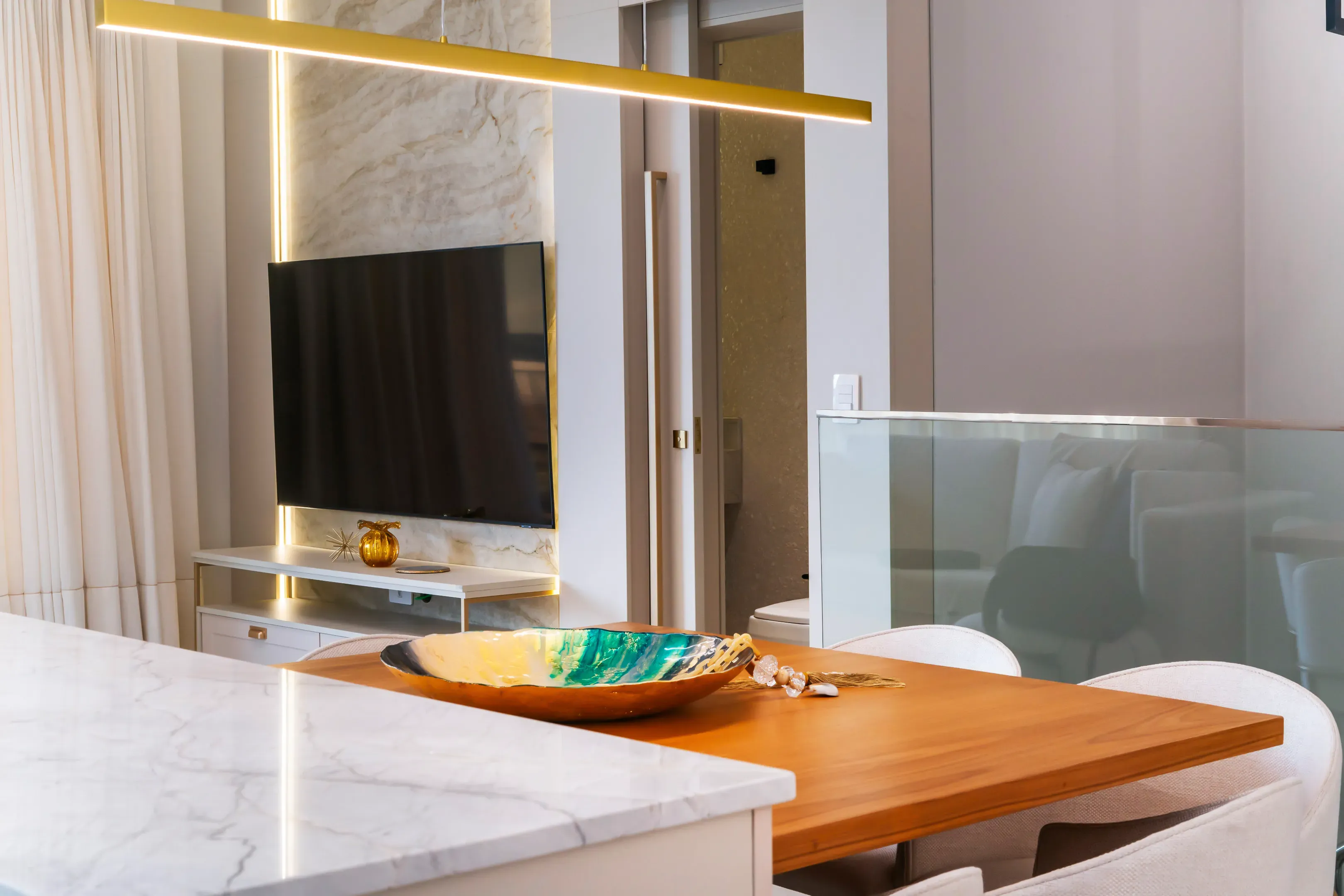 Apartamento com 3 dormitórios sendo 2 suítes e 2 vagas de garagem em Bombinhas/SC