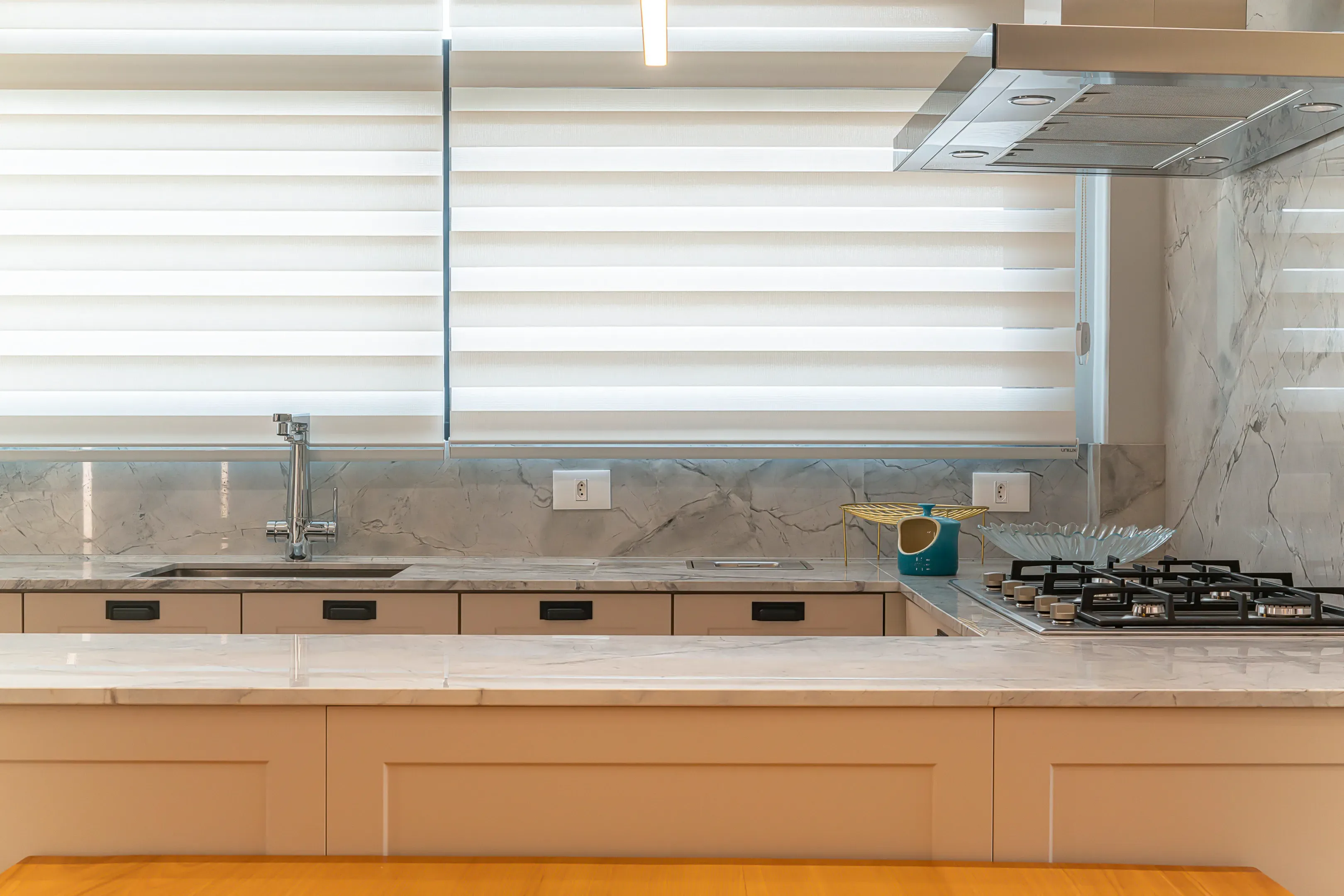 Apartamento com 3 dormitórios sendo 2 suítes e 2 vagas de garagem em Bombinhas/SC