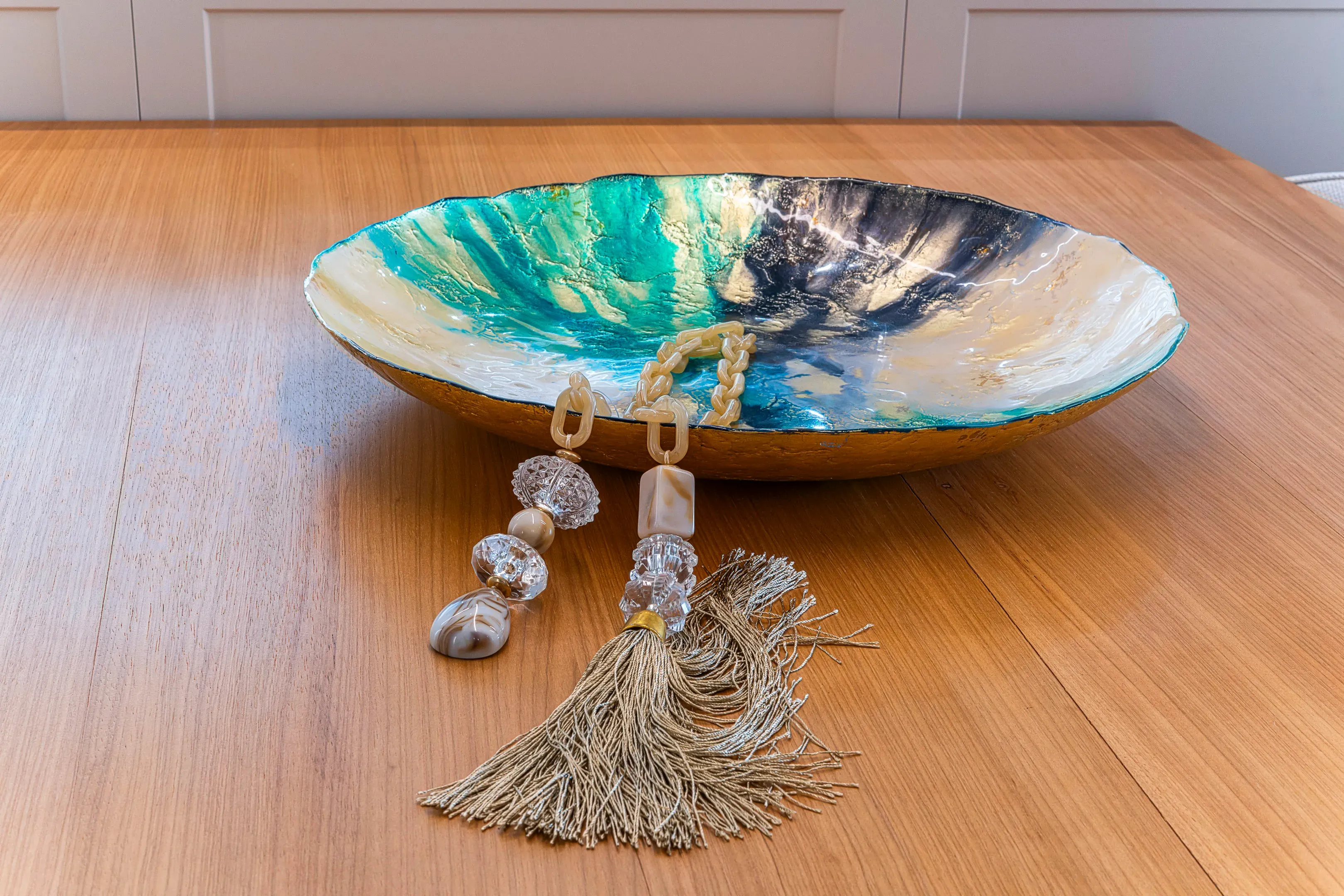 Apartamento com 3 dormitórios sendo 2 suítes e 2 vagas de garagem em Bombinhas/SC