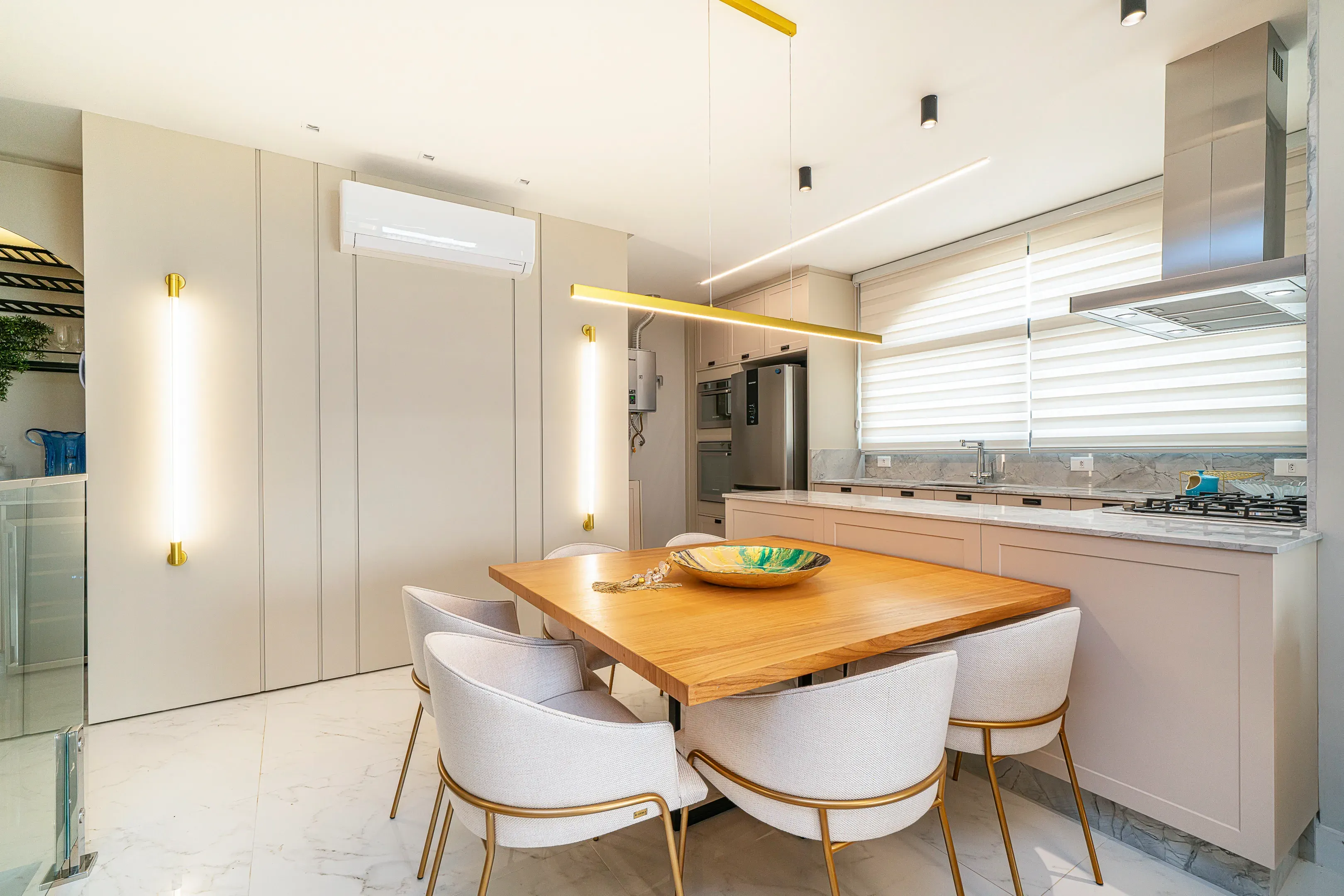 Apartamento com 3 dormitórios sendo 2 suítes e 2 vagas de garagem em Bombinhas/SC