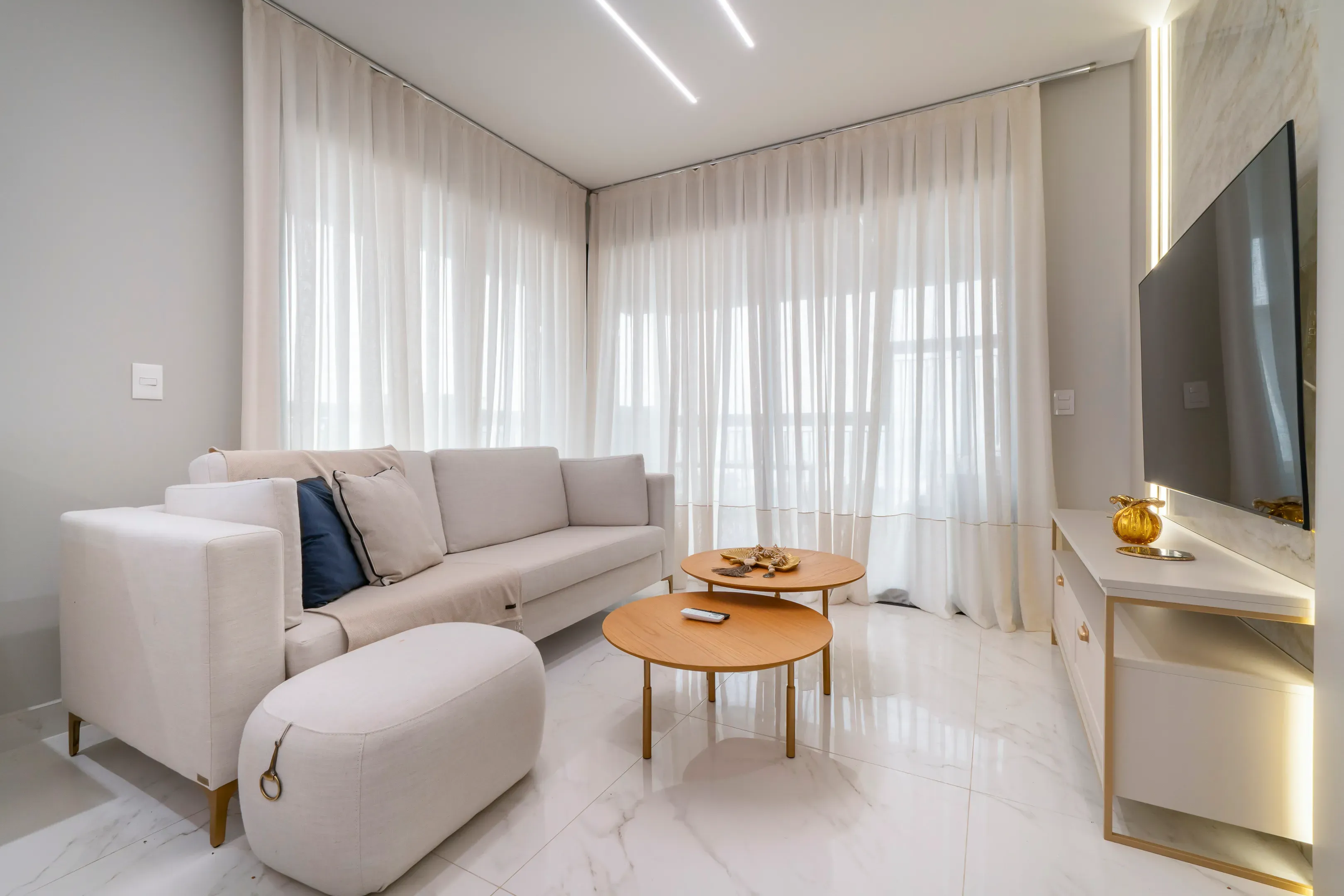 Apartamento com 3 dormitórios sendo 2 suítes e 2 vagas de garagem em Bombinhas/SC