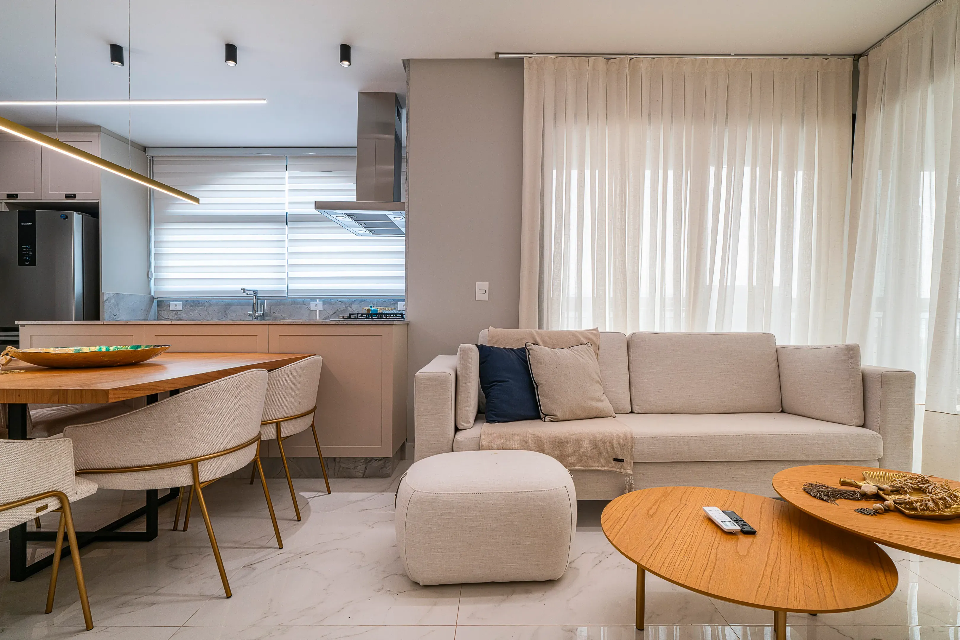 Apartamento com 3 dormitórios sendo 2 suítes e 2 vagas de garagem em Bombinhas/SC