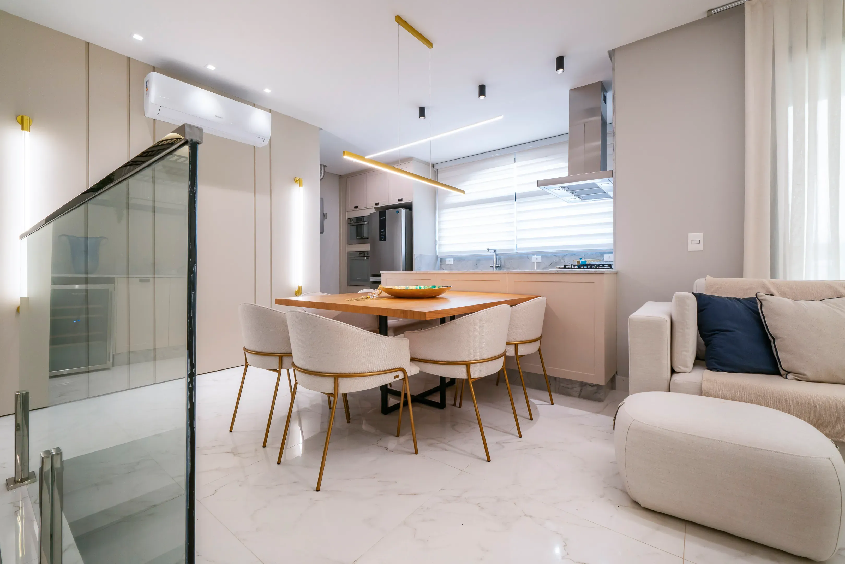 Apartamento com 3 dormitórios sendo 2 suítes e 2 vagas de garagem em Bombinhas/SC