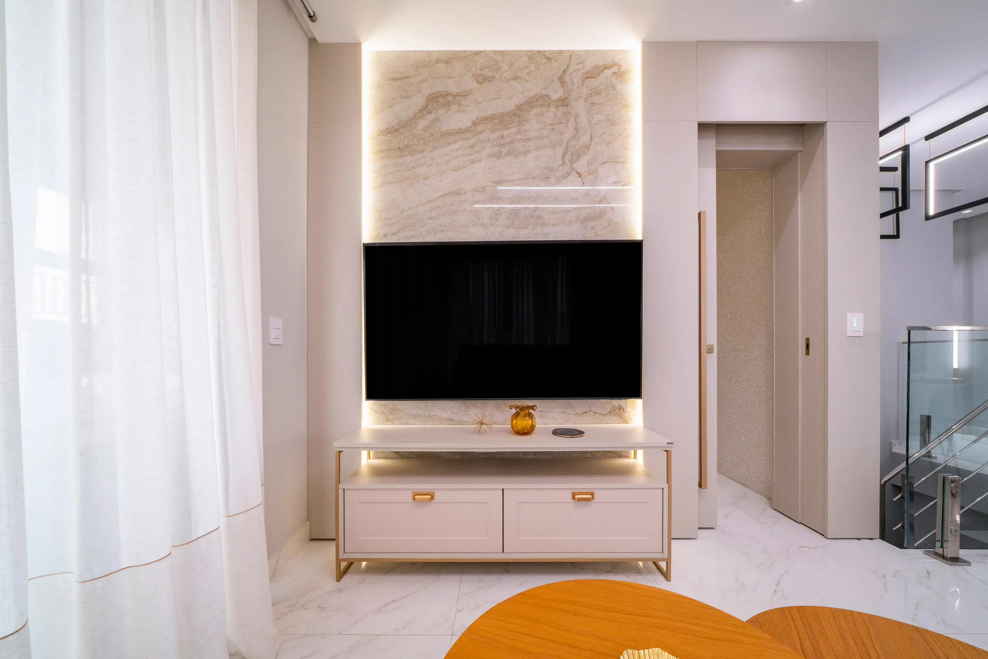 Apartamento com 3 dormitórios sendo 2 suítes e 2 vagas de garagem em Bombinhas/SC