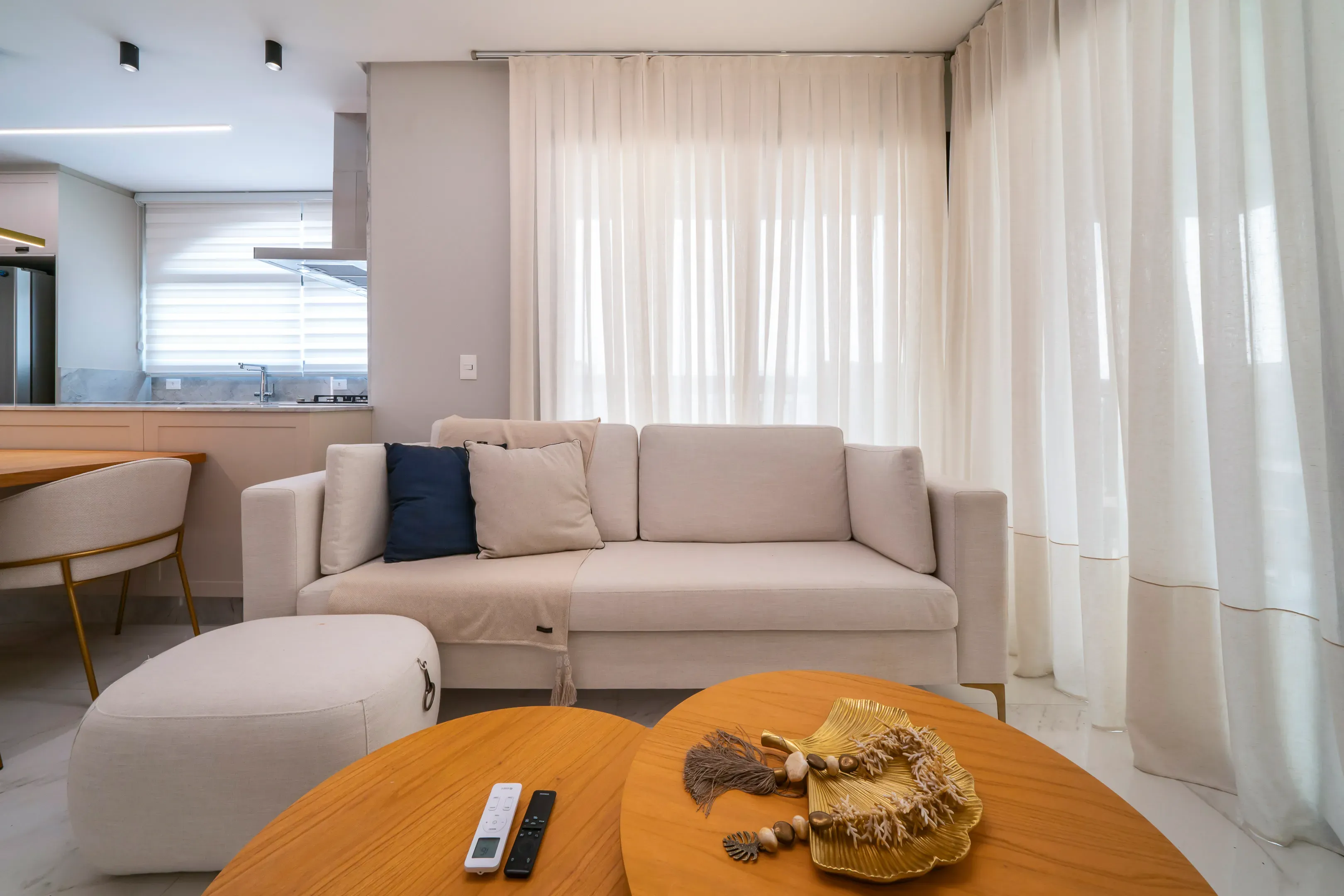 Apartamento com 3 dormitórios sendo 2 suítes e 2 vagas de garagem em Bombinhas/SC