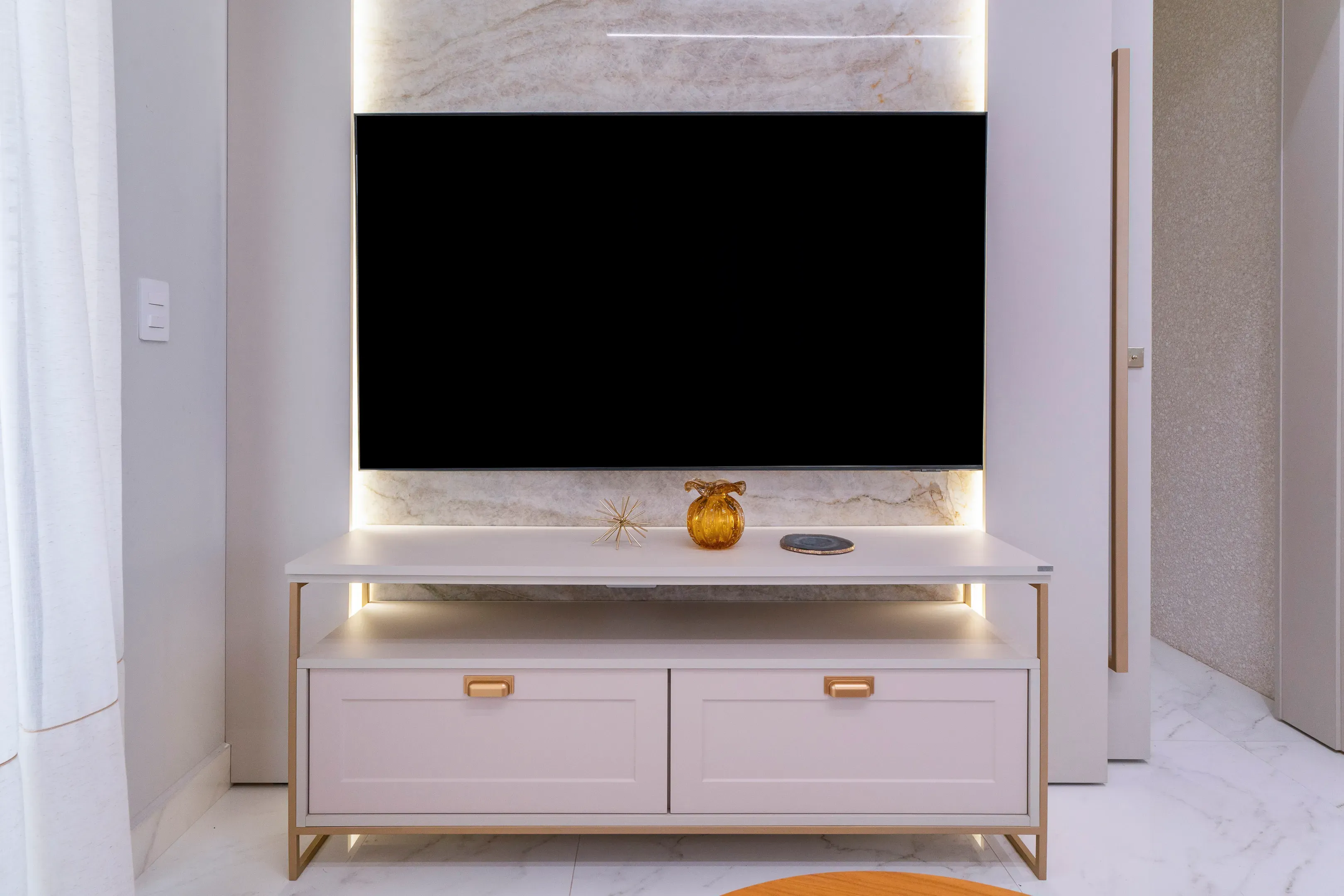 Apartamento com 3 dormitórios sendo 2 suítes e 2 vagas de garagem em Bombinhas/SC