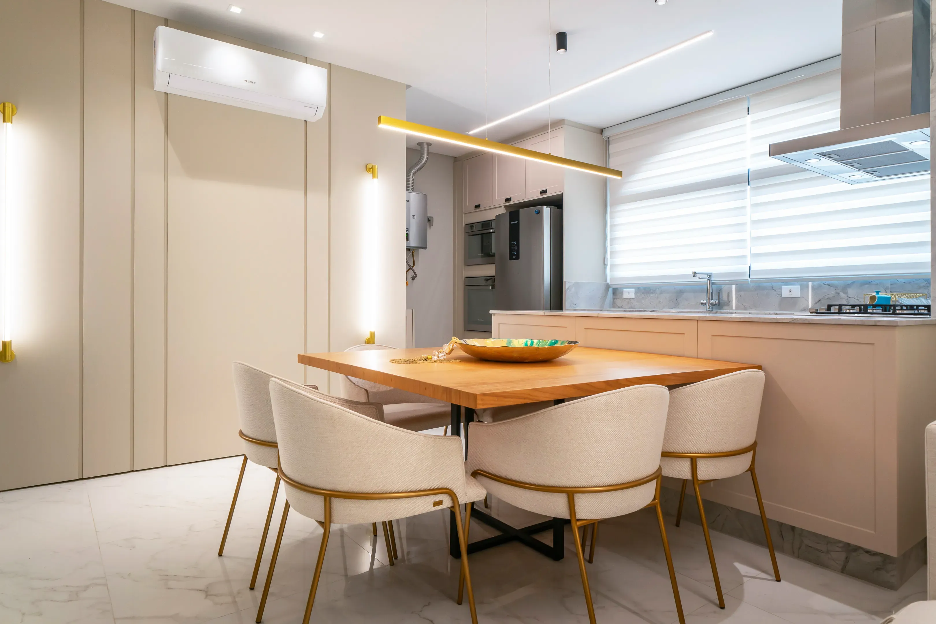 Apartamento com 3 dormitórios sendo 2 suítes e 2 vagas de garagem em Bombinhas/SC