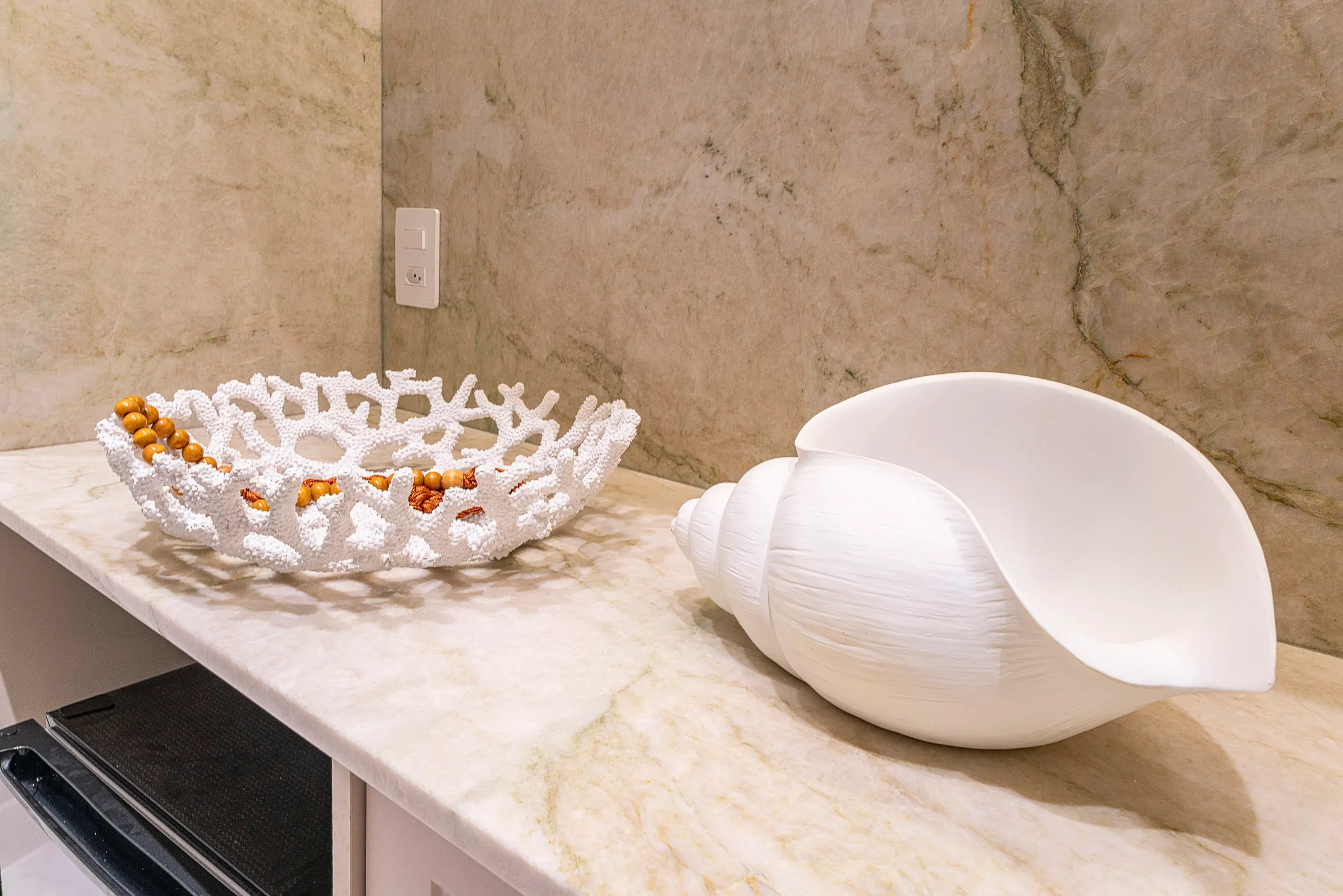 Apartamento com 3 dormitórios sendo 2 suítes e 2 vagas de garagem em Bombinhas/SC