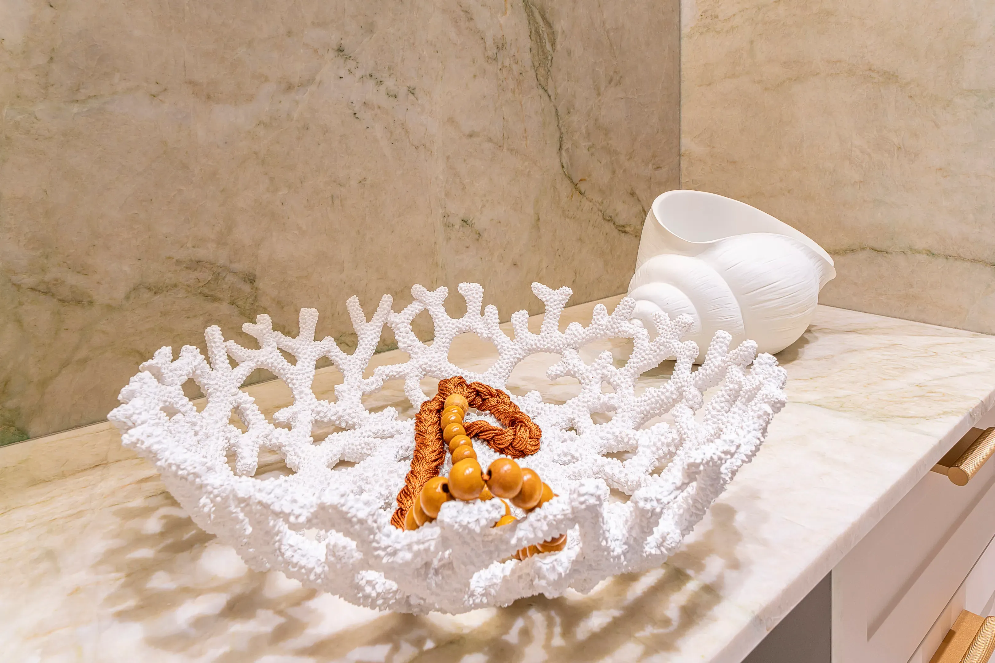 Apartamento com 3 dormitórios sendo 2 suítes e 2 vagas de garagem em Bombinhas/SC