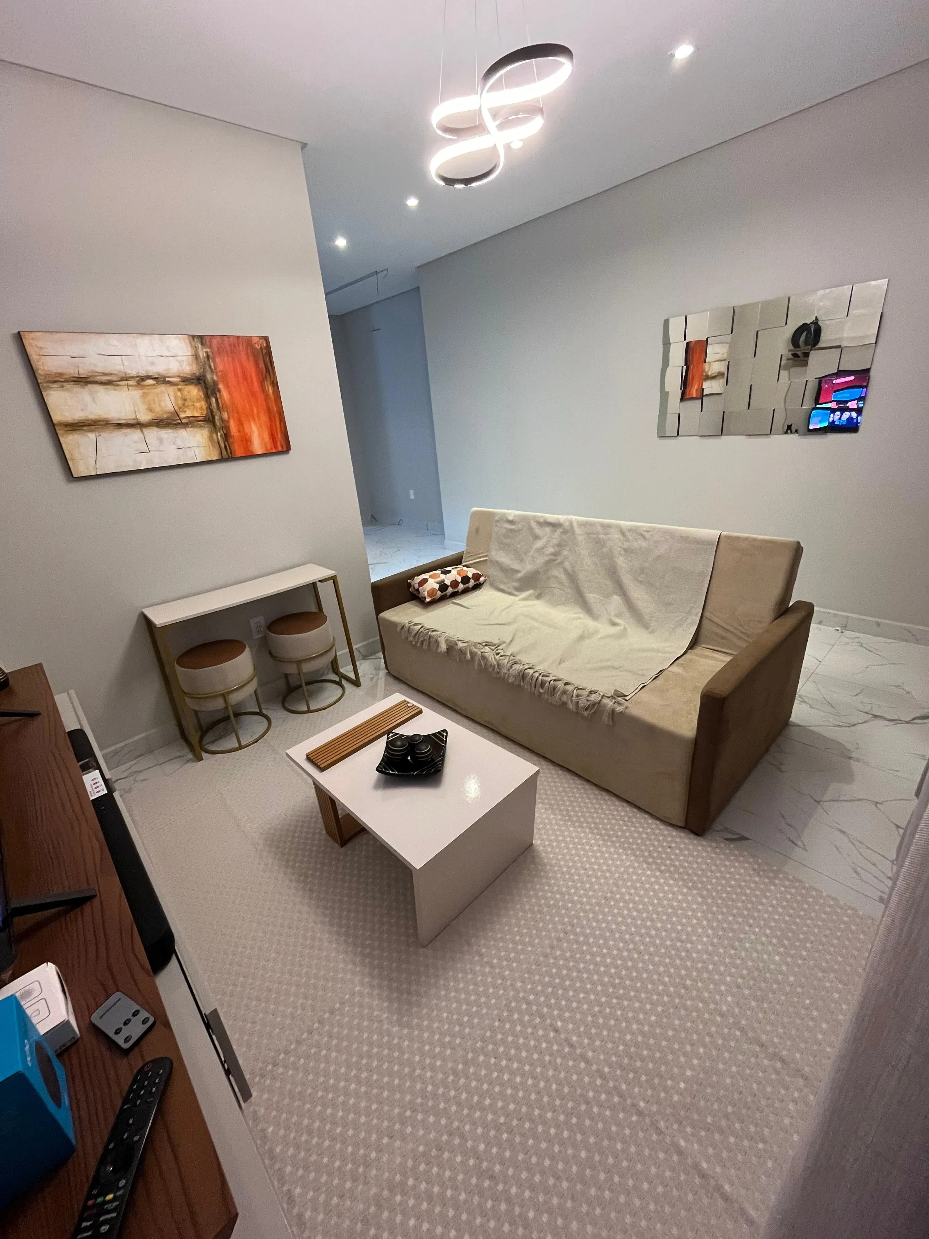 Sobrado mobiliado com 3 Dormitórios, 4 banheiros, 2 vagas de garagem em Mariscal,  Bombinhas