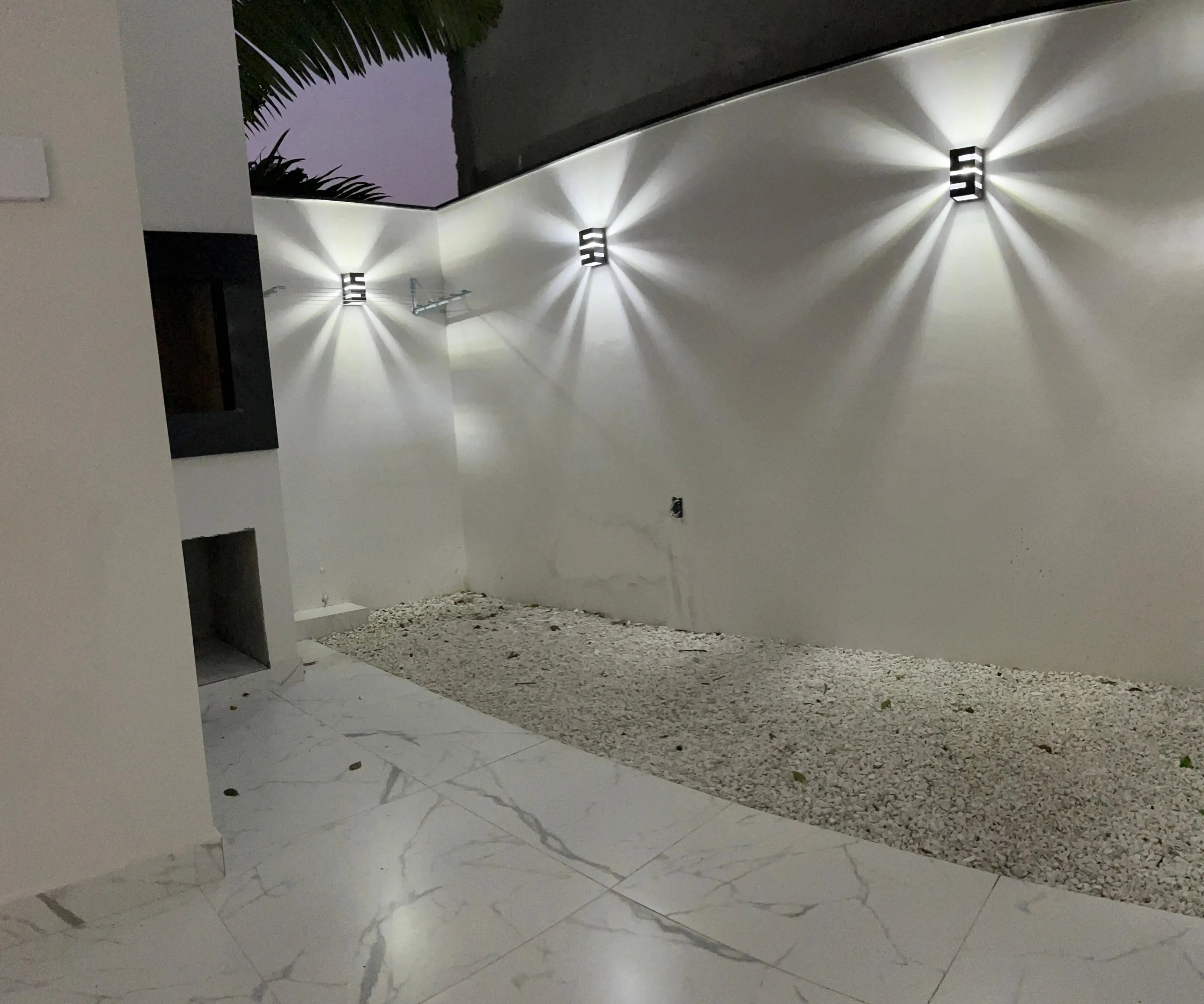 Sobrado mobiliado com 3 Dormitórios, 4 banheiros, 2 vagas de garagem em Mariscal,  Bombinhas