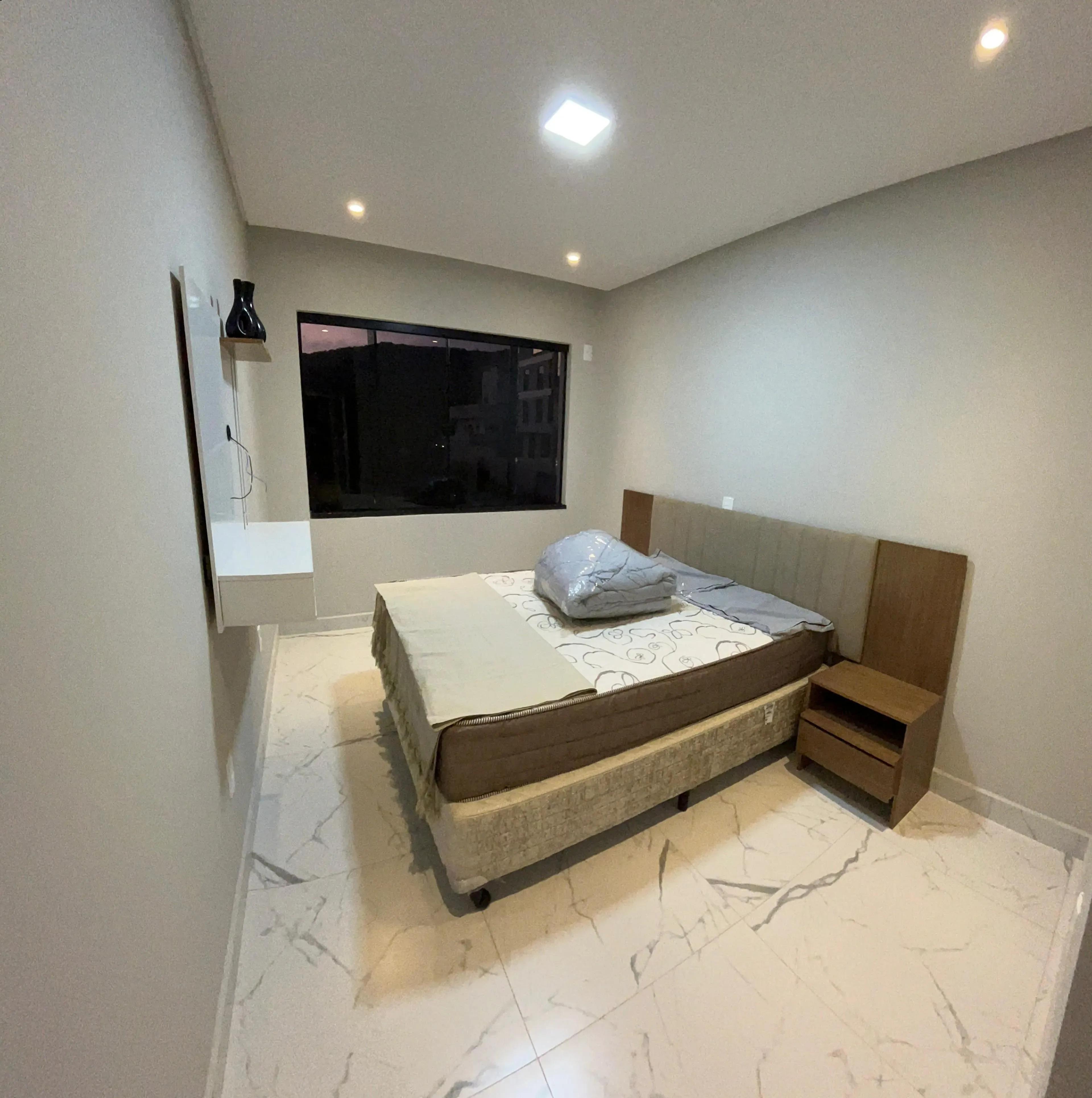 Sobrado mobiliado com 3 Dormitórios, 4 banheiros, 2 vagas de garagem em Mariscal,  Bombinhas