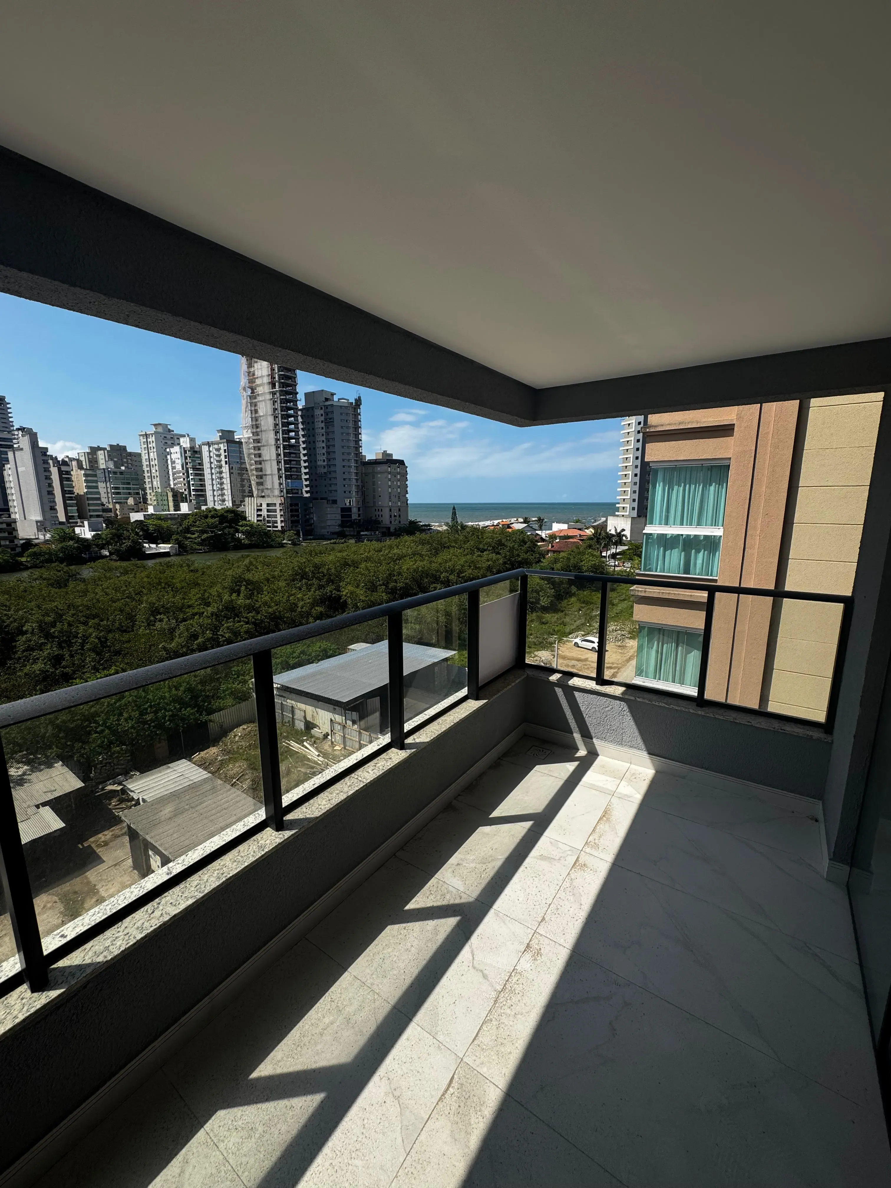 Apartamento com 2 suítes e 2 vagas de garagem, no Perequê em Porto Belo