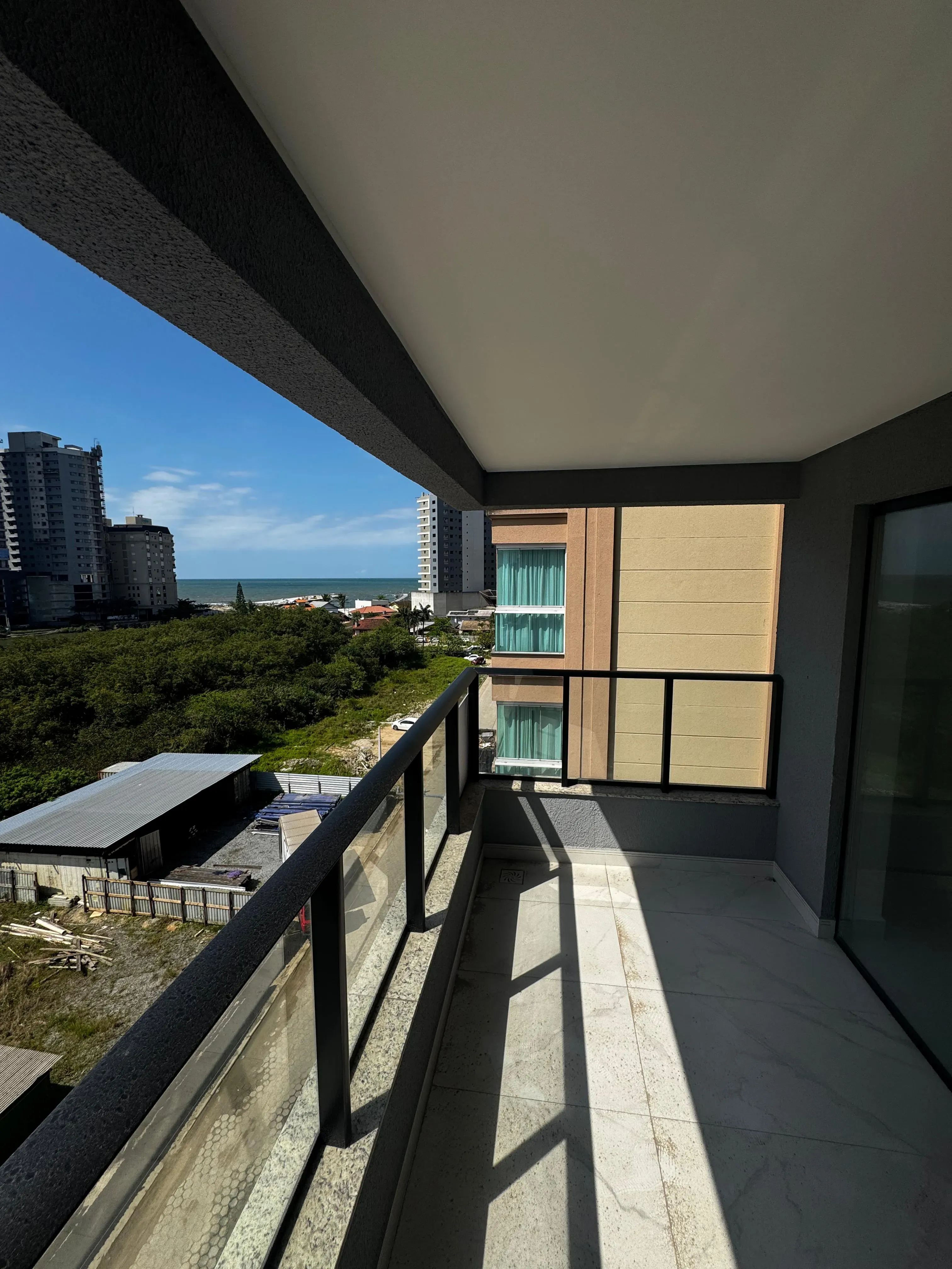 Apartamento com 2 suítes e 2 vagas de garagem, no Perequê em Porto Belo