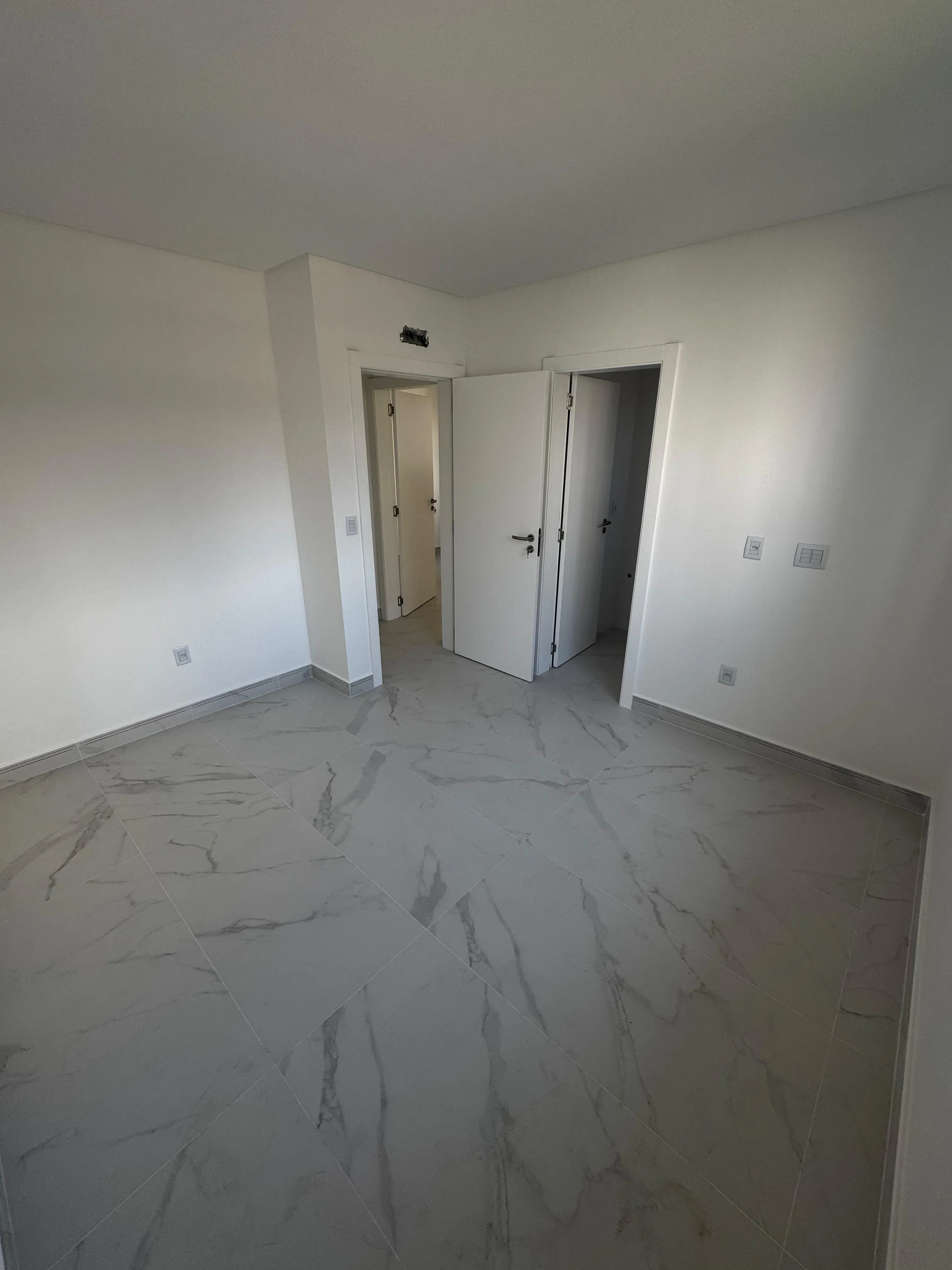 Apartamento com 2 suítes e 2 vagas de garagem, no Perequê em Porto Belo