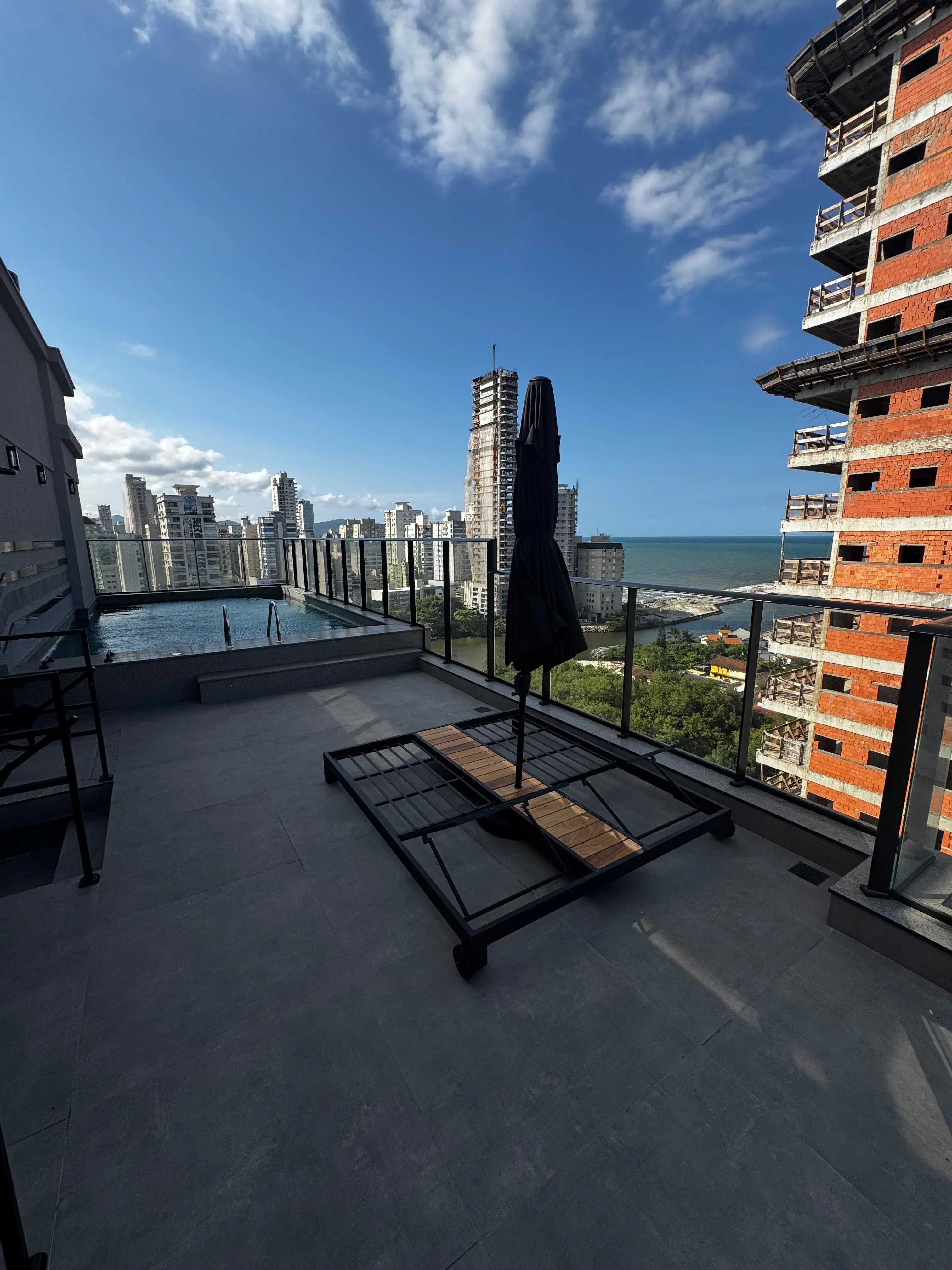 Apartamento com 2 suítes e 2 vagas de garagem, no Perequê em Porto Belo