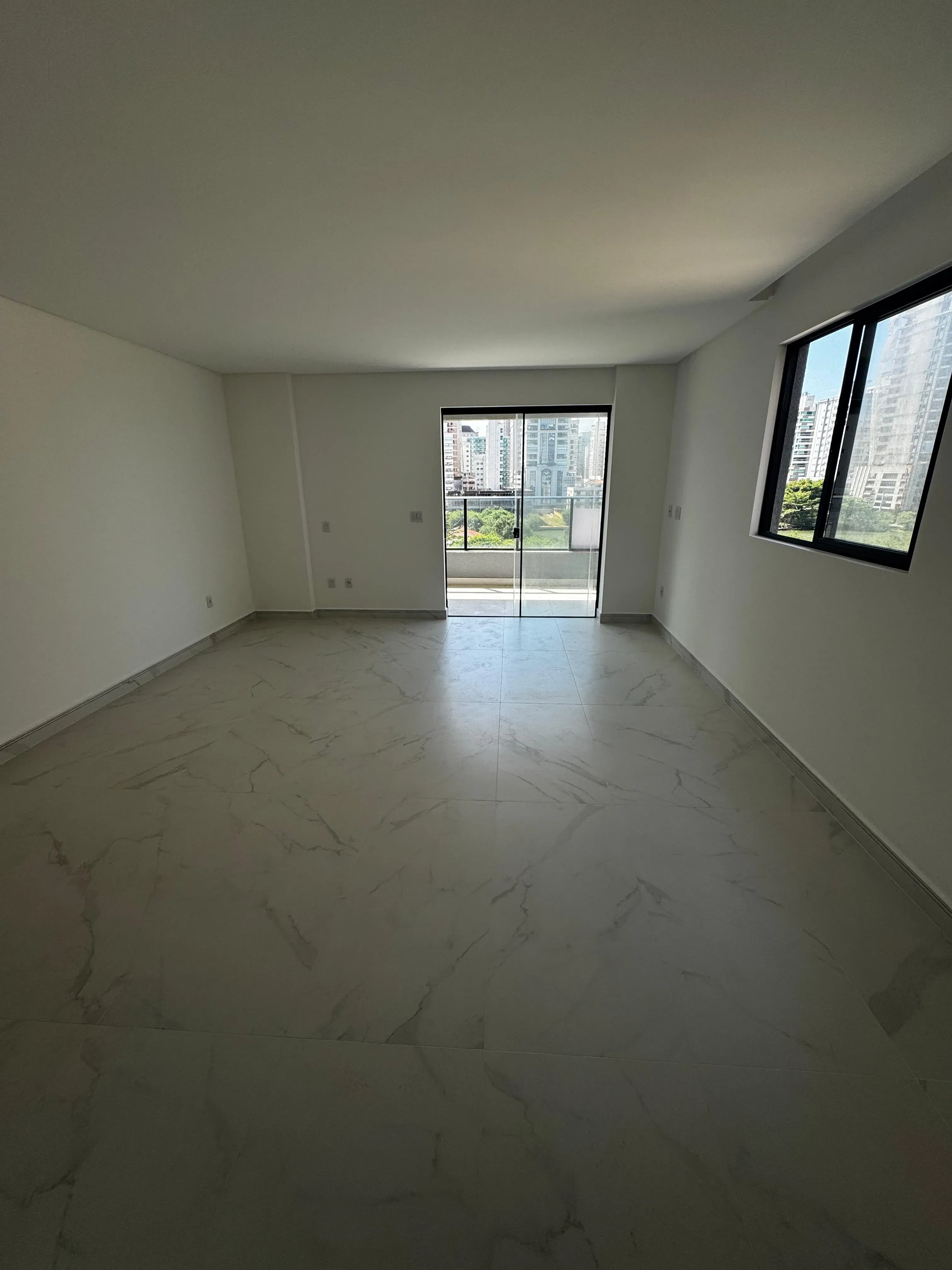 Apartamento com 2 suítes e 2 vagas de garagem, no Perequê em Porto Belo