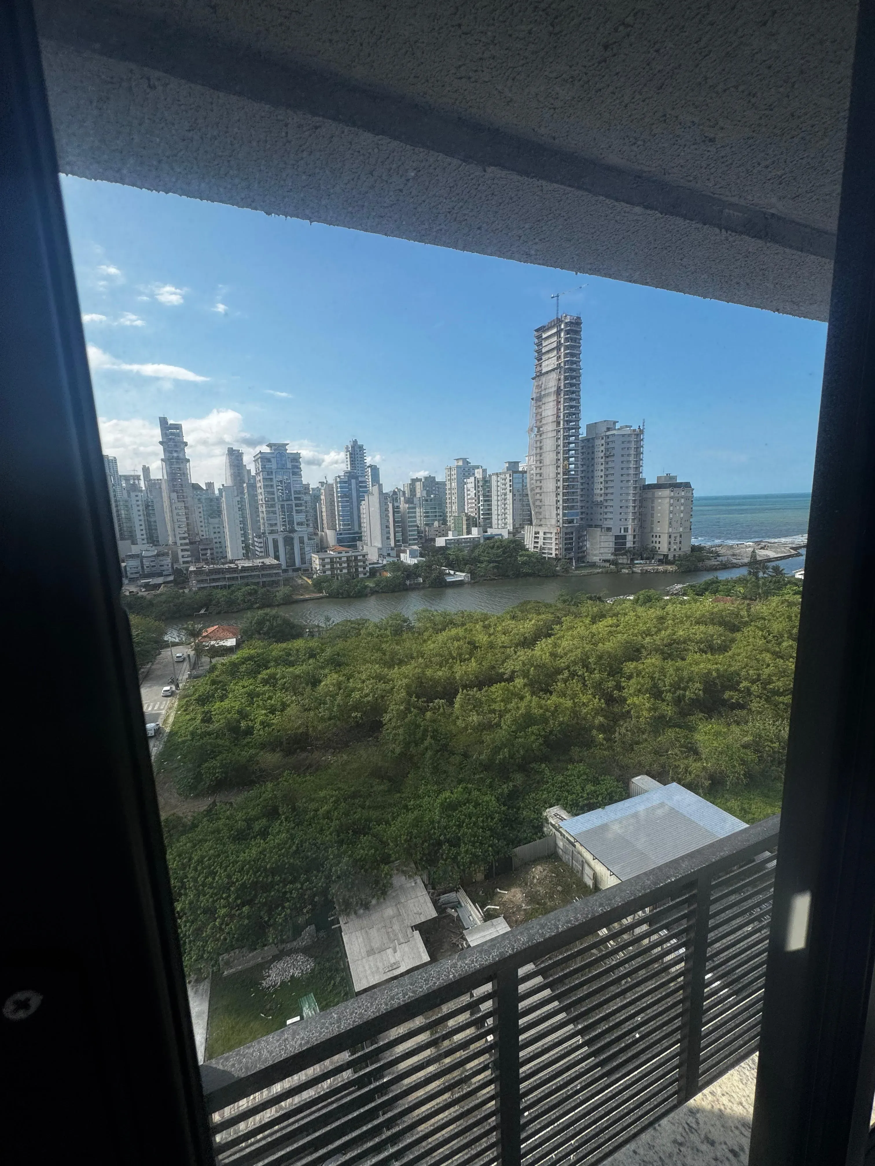 Apartamento com 2 suítes e 2 vagas de garagem em Porto Belo/SC