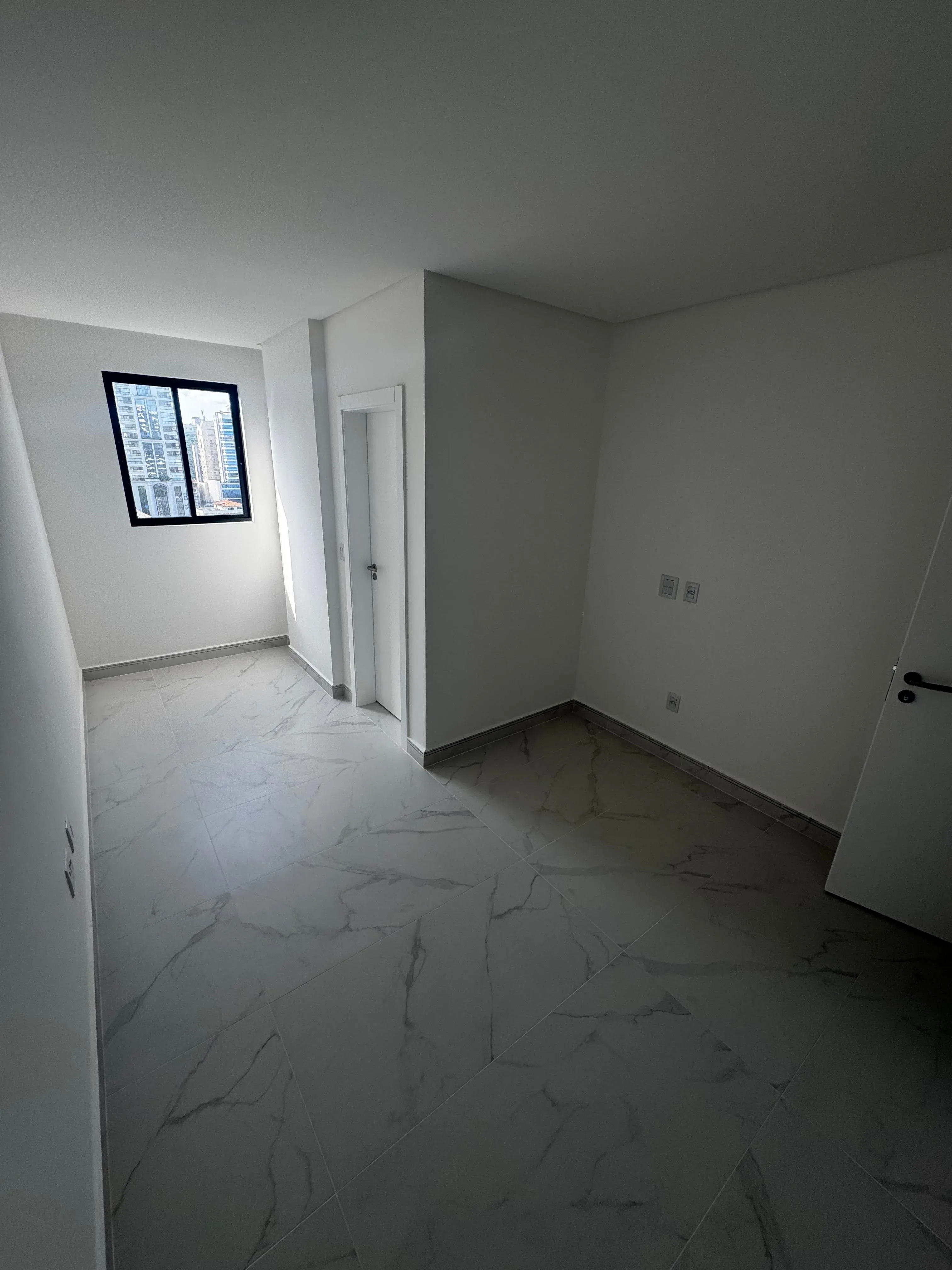 Apartamento com 2 suítes e 2 vagas de garagem em Porto Belo/SC