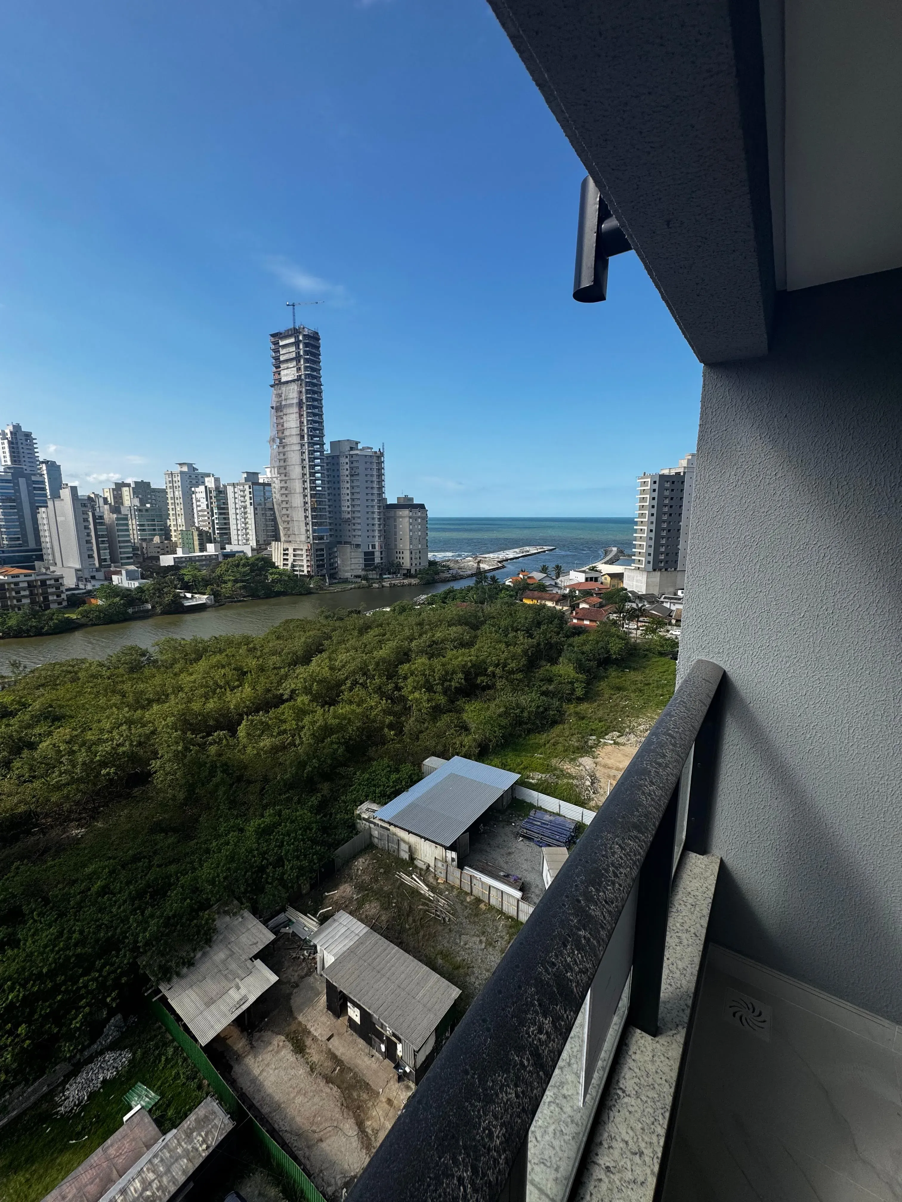 Apartamento com 2 suítes e 2 vagas de garagem em Porto Belo/SC