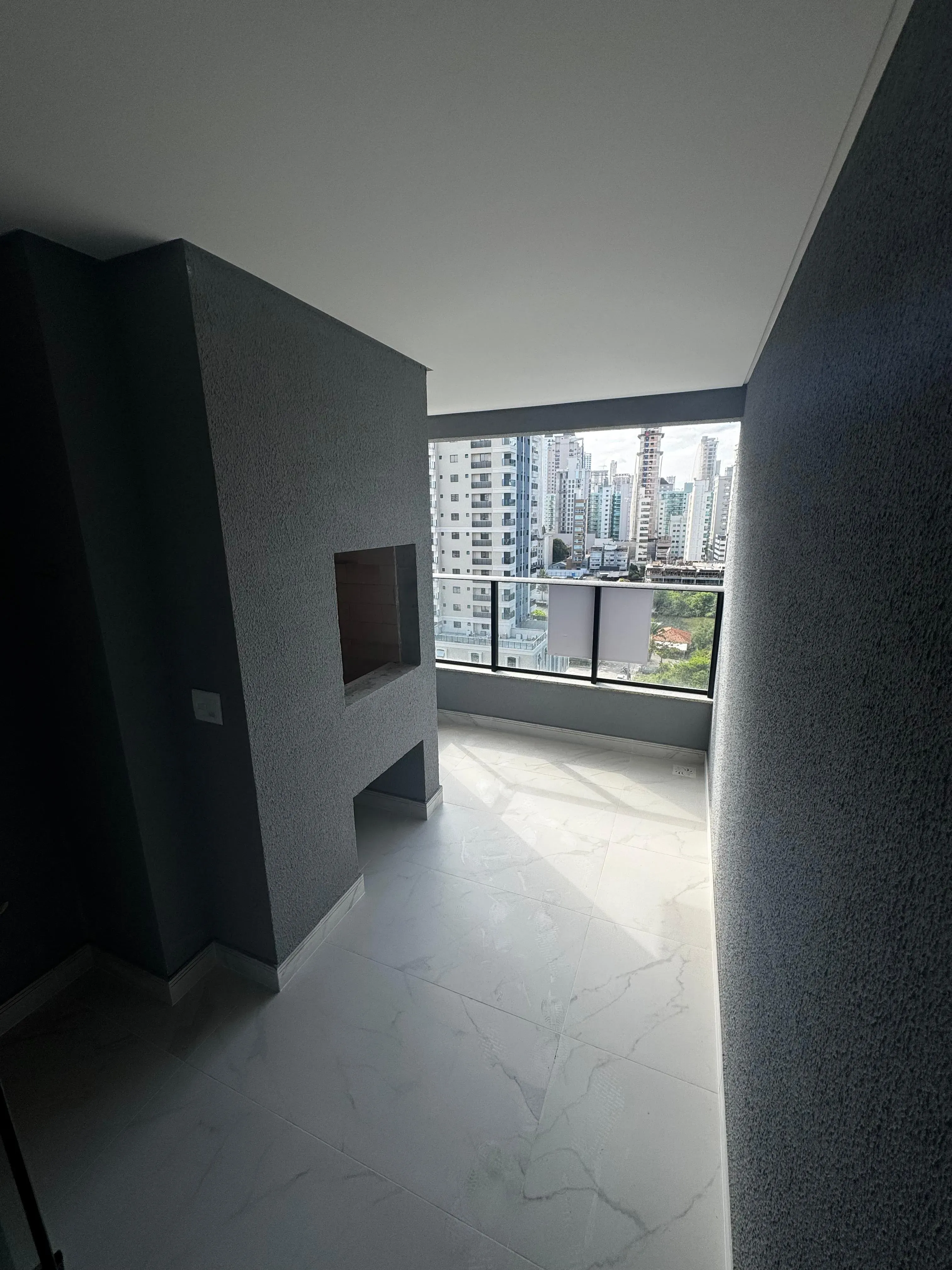 Apartamento com 2 suítes e 2 vagas de garagem em Porto Belo/SC